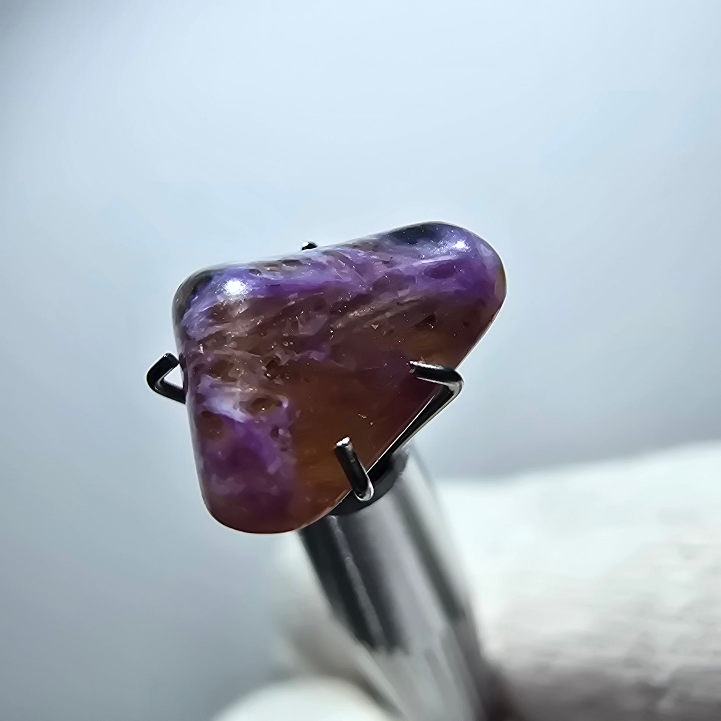 Seltener Charoit Kristall lila, poliert Russland 10*9*4mm