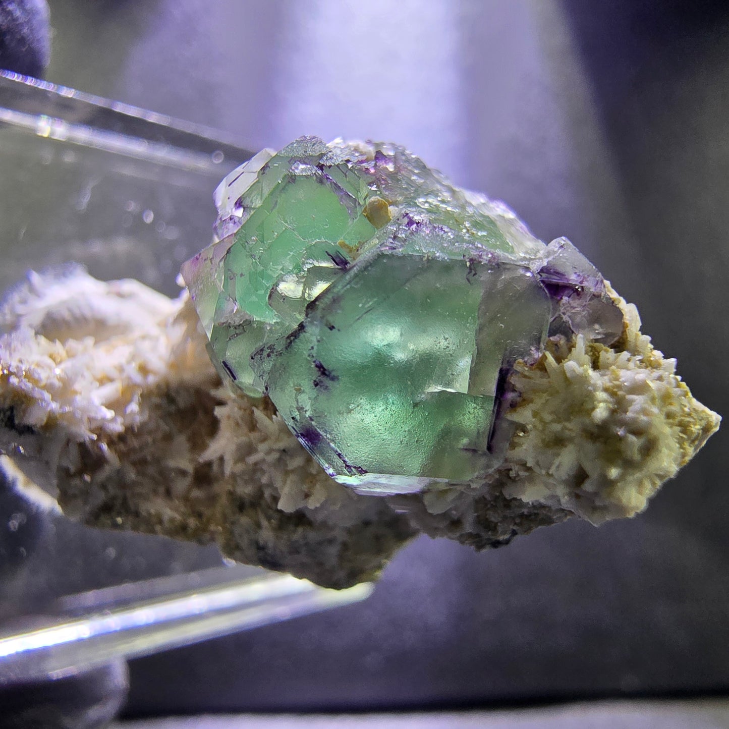 Octaèdre de fluorite fantôme, marche d'orthose muscovite 29*18*17mm Erongo, Namibie