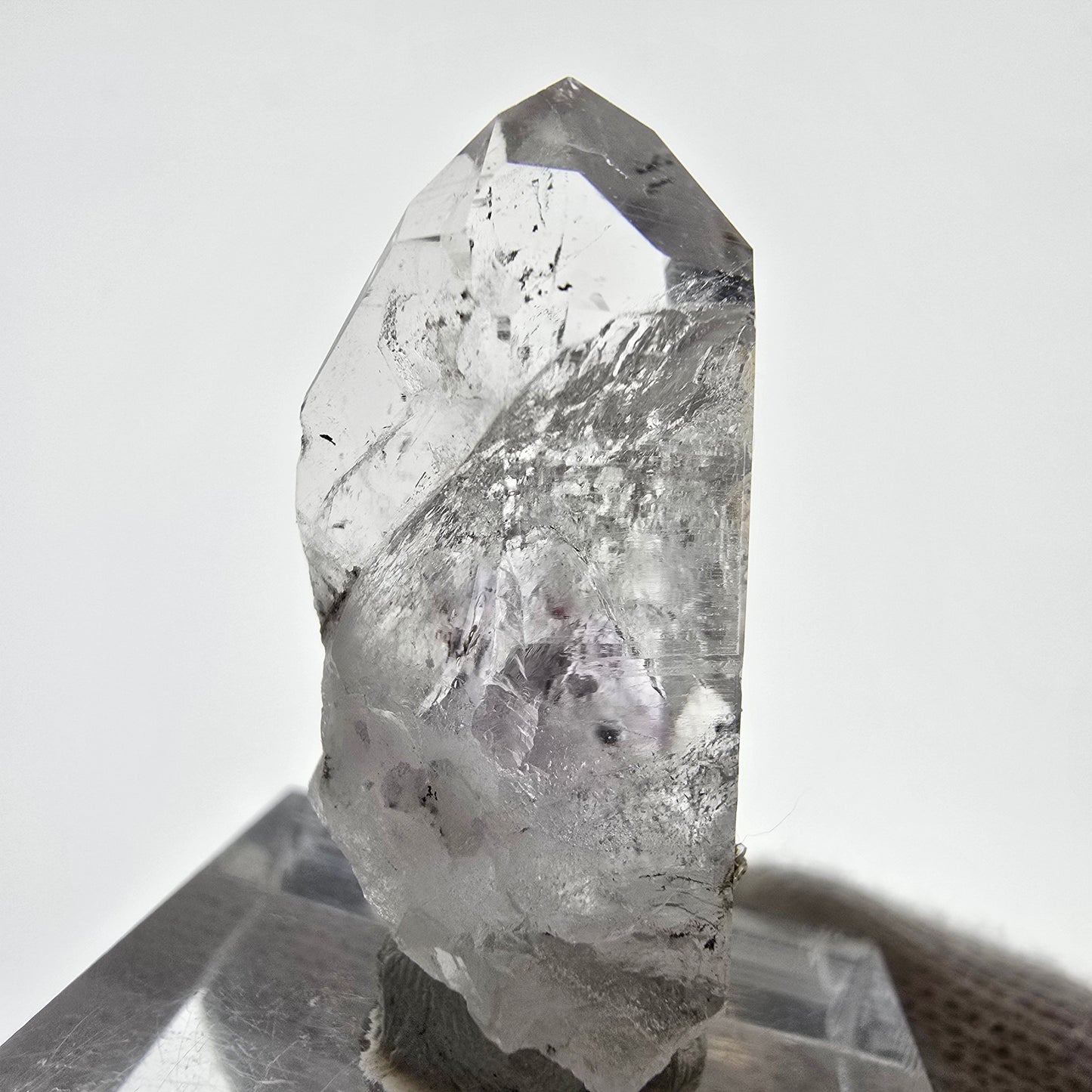 Améthyste fantôme avec épidote, mine d'hématite Streep, Goboboseb, Namibie, 34 x 17 x 16 mm