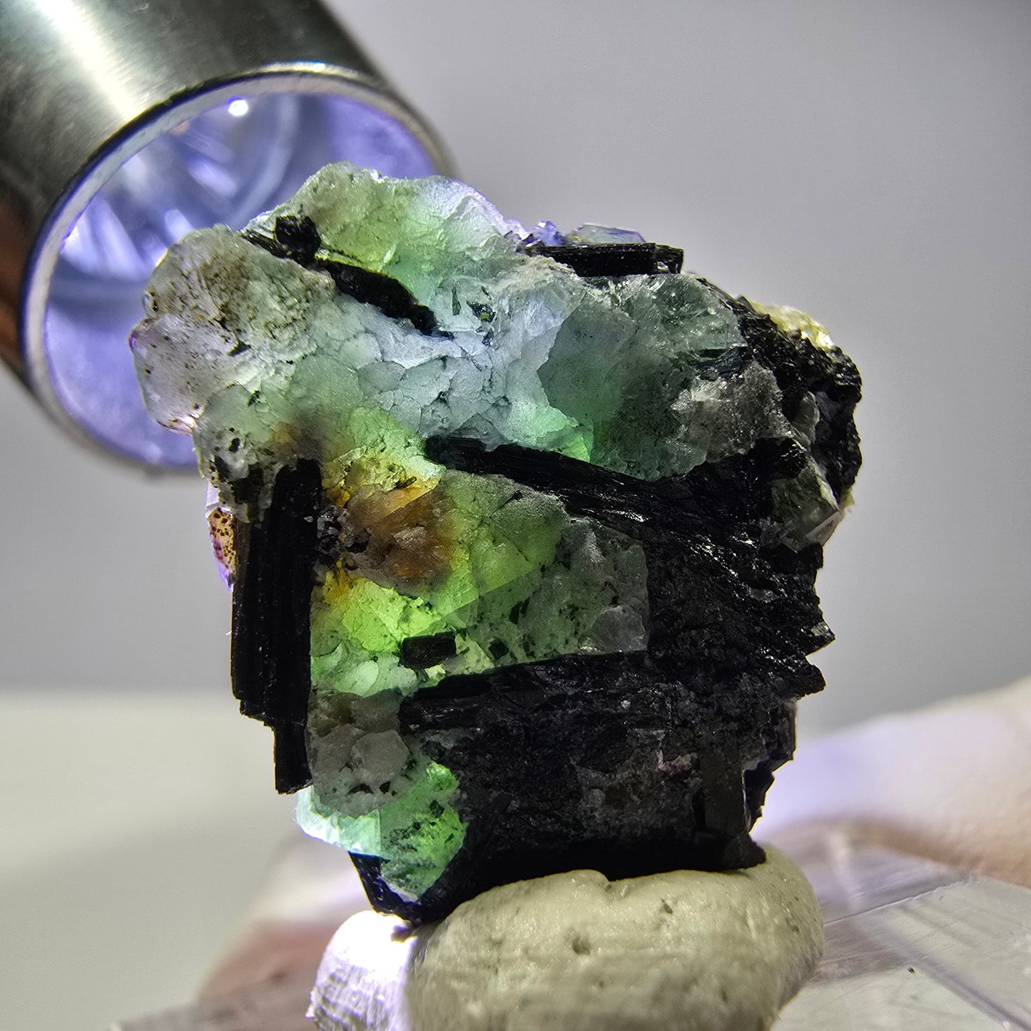 Cube de fluorite fantôme, zonal, muscovite, spécimen de tourmaline Schorl, Erongo, Namibie, 22 x 20 x 15 mm