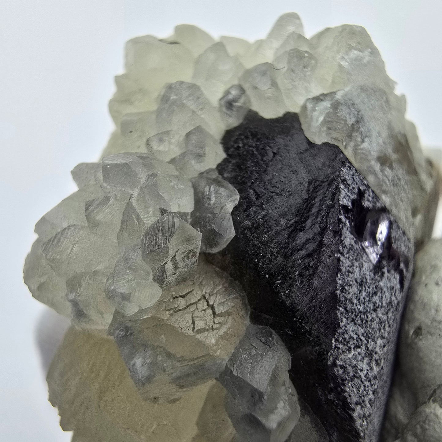 UV Calcit auf Amethyst Streep Mine Goboboseb Namibia 38*25*27mm Sammlung