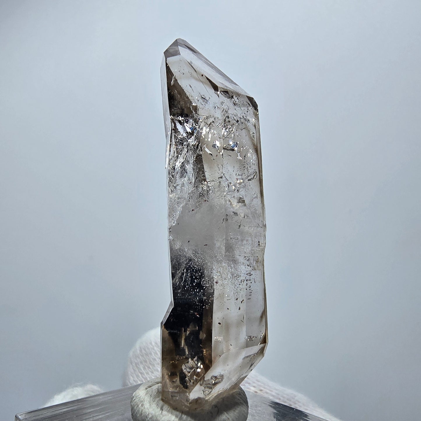 Quartz fumé fantôme transparent DT Scepter Point Goboboseb, Namibie 47 x 13 x 8 mm
