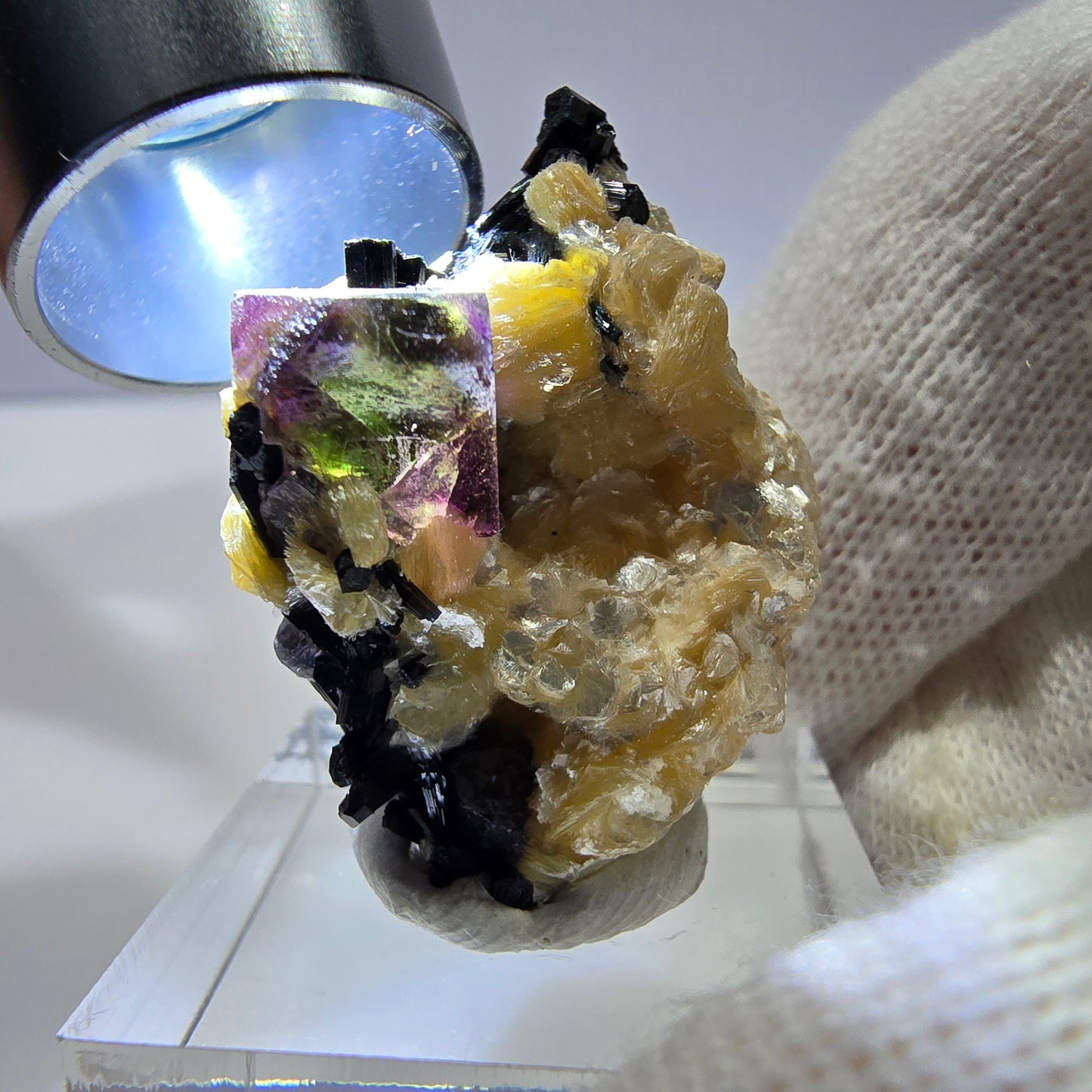 Spécimen de fluorite fantôme colorée, tourmaline scholle, muscovite, Erongo, Namibie, 33 x 25 x 19 mm