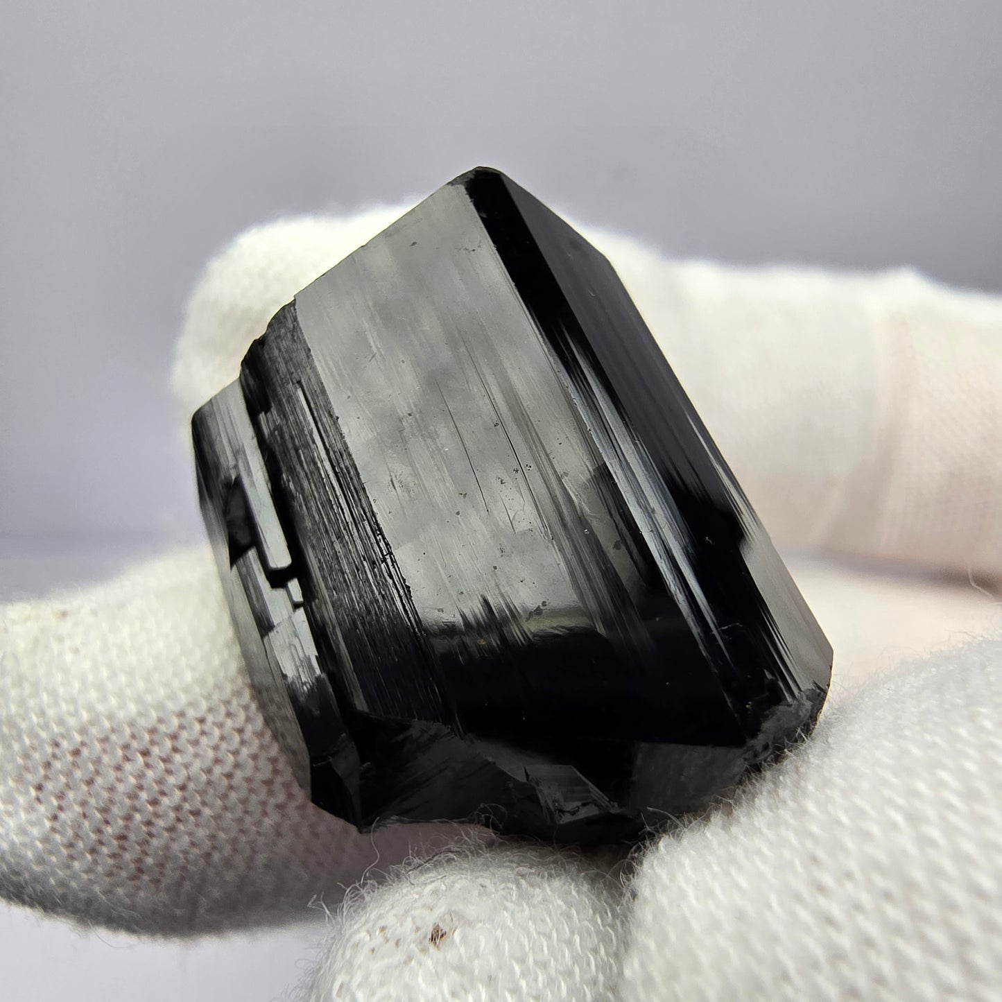 Symmetrischer Schörl Turmalin schwarz glänzend Erongo, Namibia 23*19*10mm
