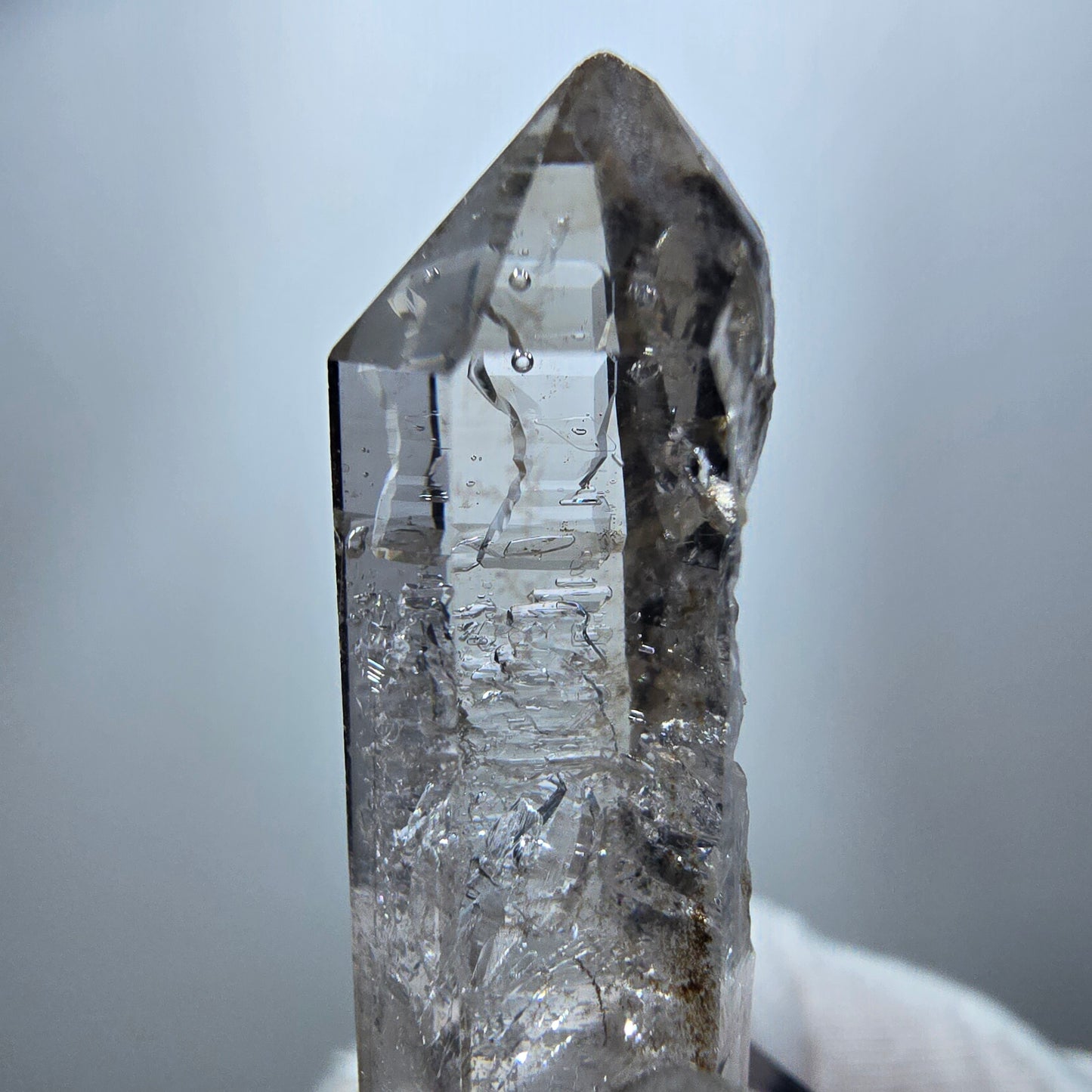 Enhydro Phantom Rauchquarz Spitze, 2x Blase Goboboseb, Namibia 41*17*15mm