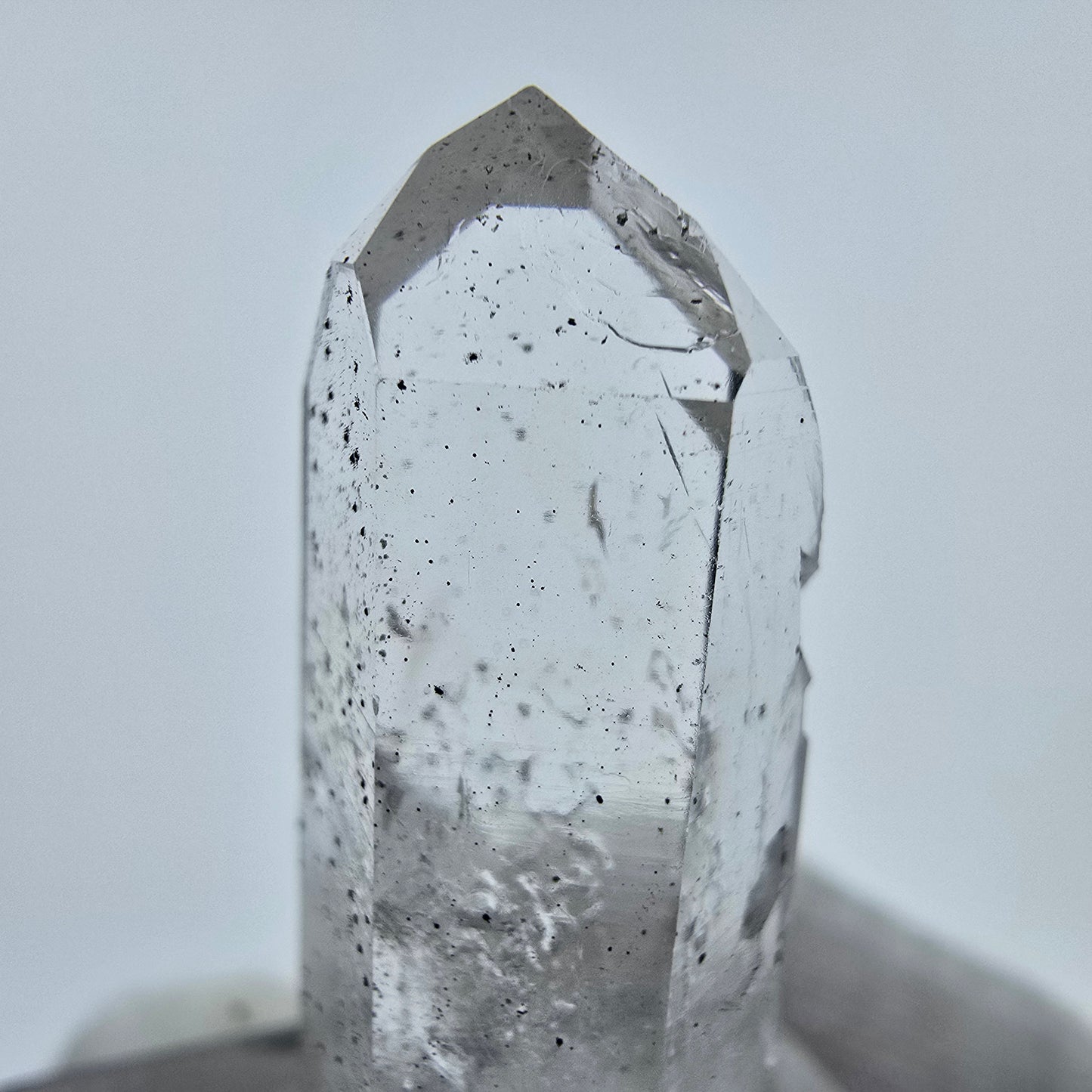 Cristal de quartz hématite fantôme transparent, Streep Mine, Goboboseb, Namibie, 33 x 18 x 10 mm