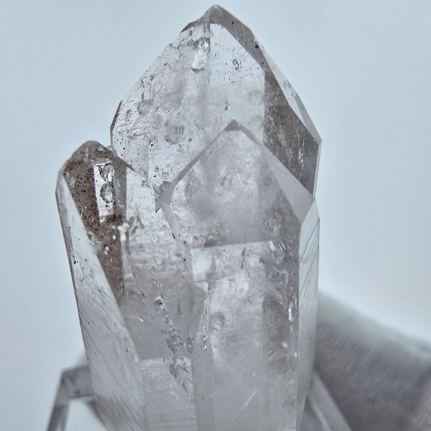 Phantom Amethyst mit Analcim, Hämatit Streep Mine, Goboboseb, Namibia 37*18*17mm