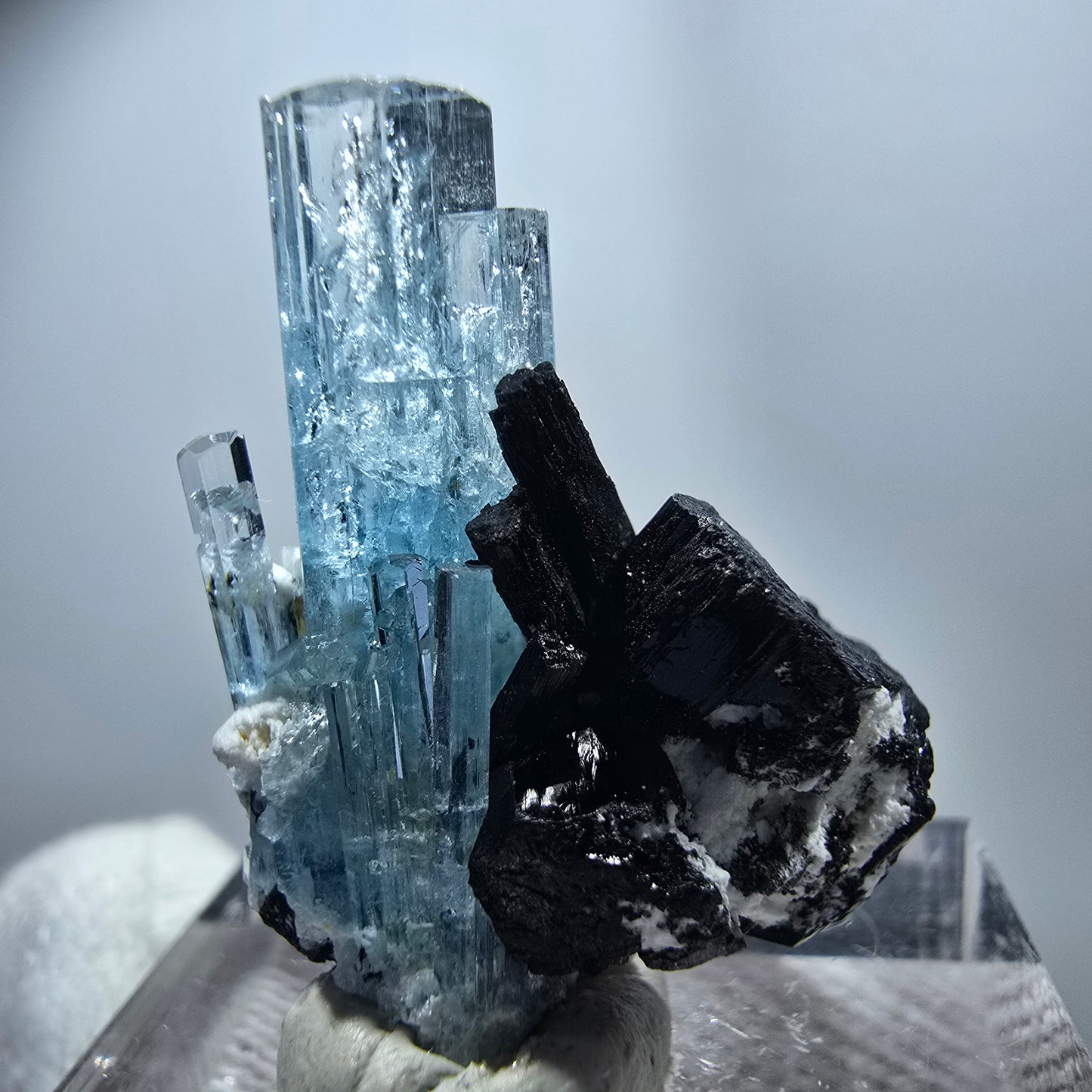 Seltener Aquamarin X mit Schörl Turmalin Erongo, Namibia 26*20*12mm