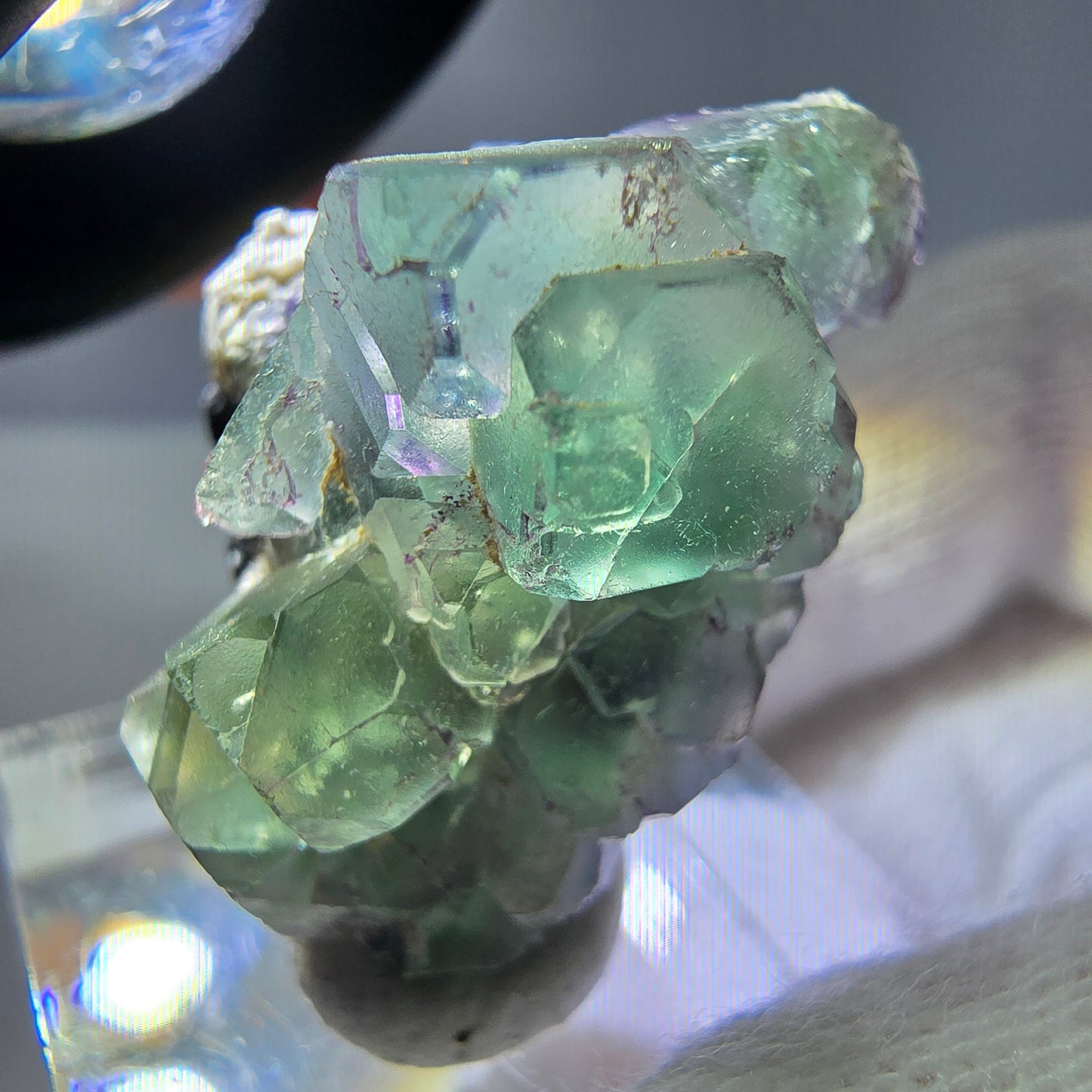 Spécimen de cube de fluorite fantôme zonal, de muscovite et de tourmaline Schorl, Erongo, Namibie, 30 x 22 x 20 mm