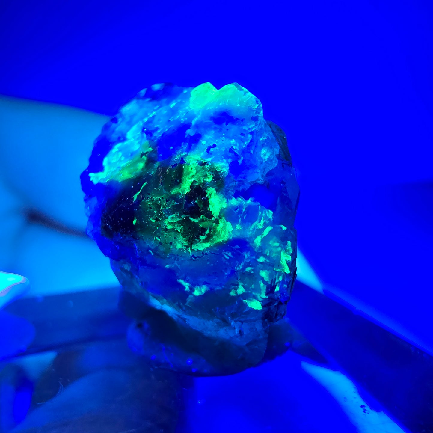Cube de fluorite fantôme, muscovite et hyalite, spécimen d'Erongo, Namibie, 16 x 15 x 12 mm