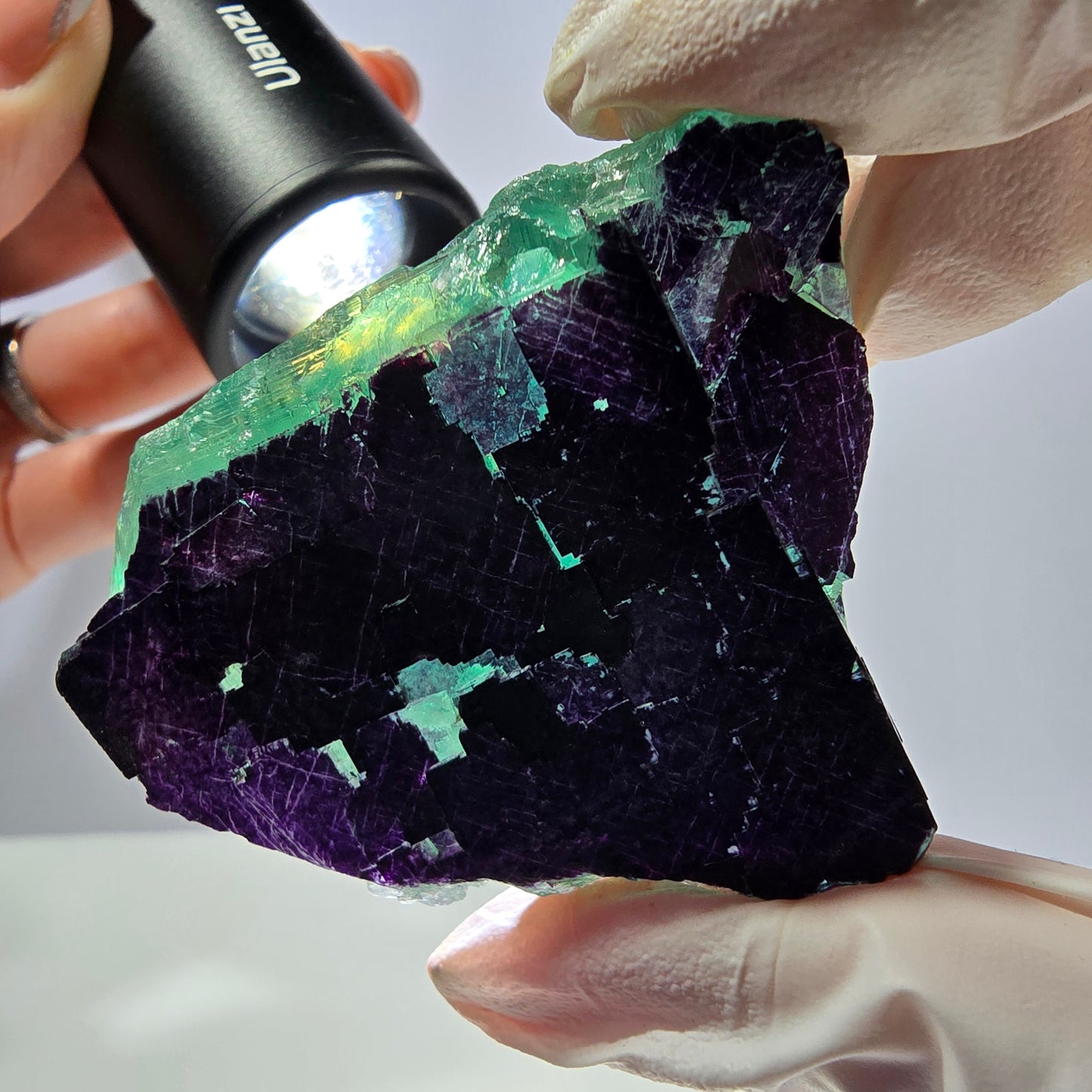 Spécimen de cube de fluorite fantôme vert violet zonal 11:11 Angel Pocket, Namibie 57*46*20mm
