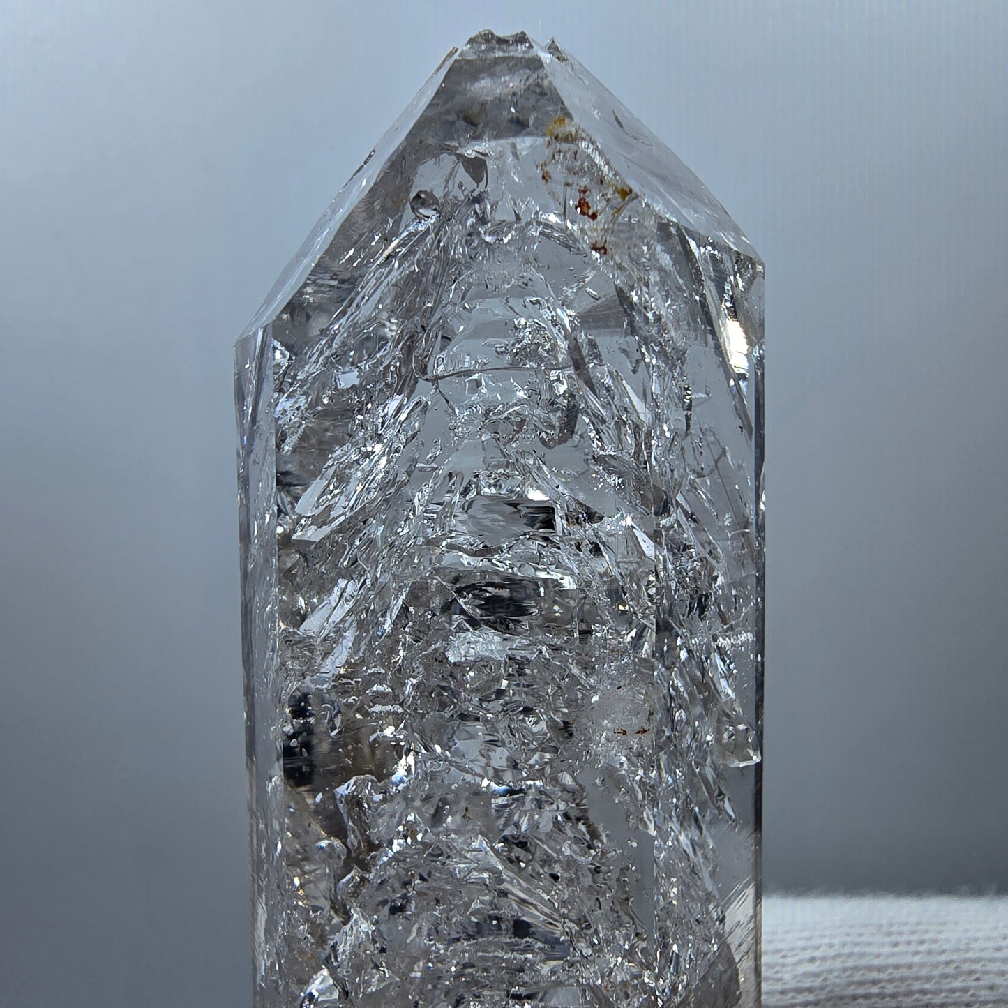 Enhydro Window Smoky Quartz, 3 Gobobs de poche Valentine à bulles (grandes). Namibie, 97 x 29 x 22 mm.