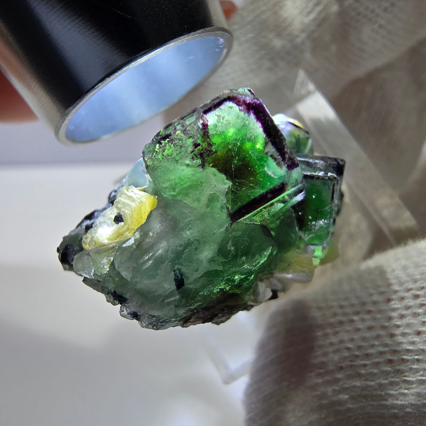 Cube de fluorite fantôme zonal, tourmaline muscovite Schörl Erongo Namibie 31*22*18mm