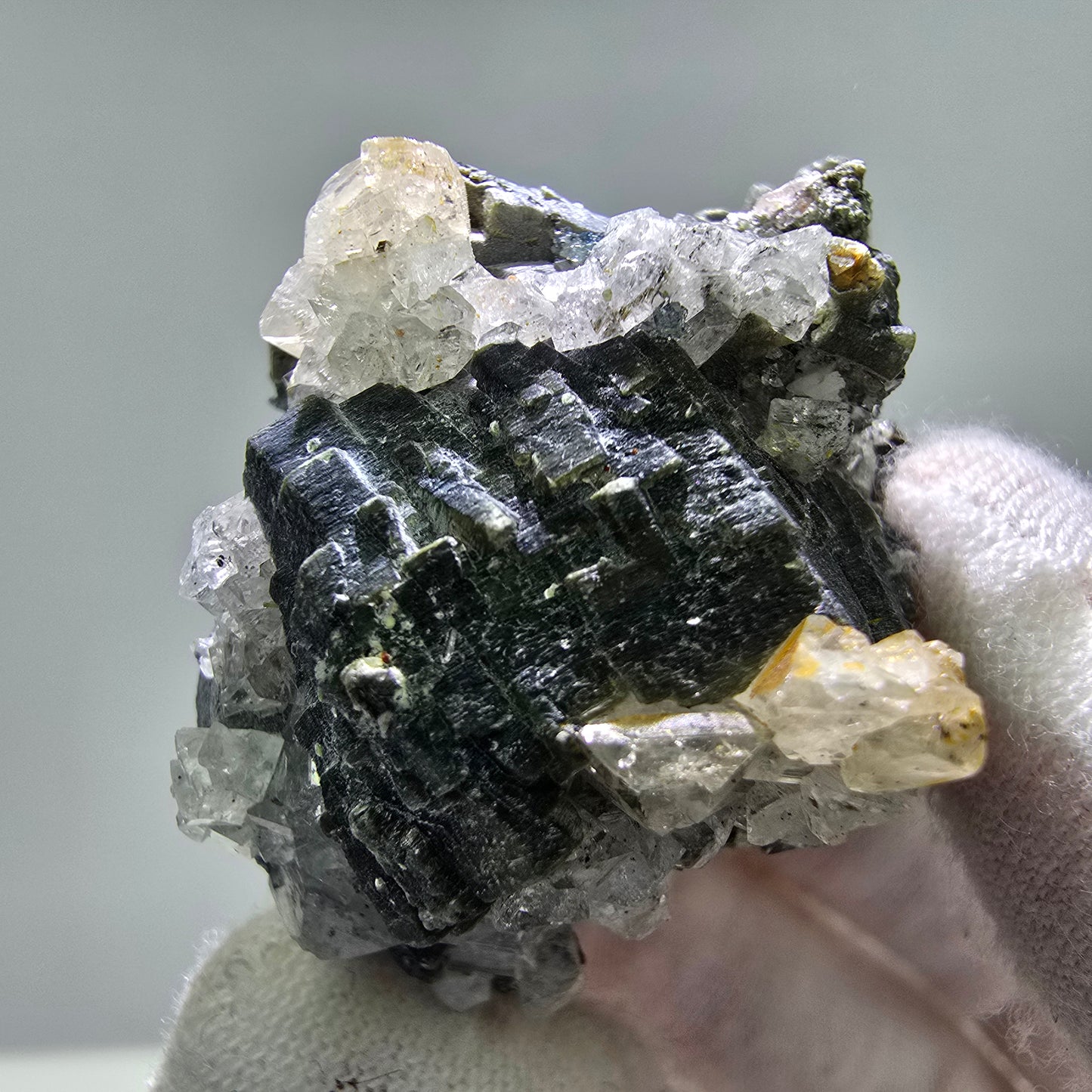 Seltene Muskovit, UV Calcit Stufe Erongo, Namibia 38*36*30mm Mineraliensammlung