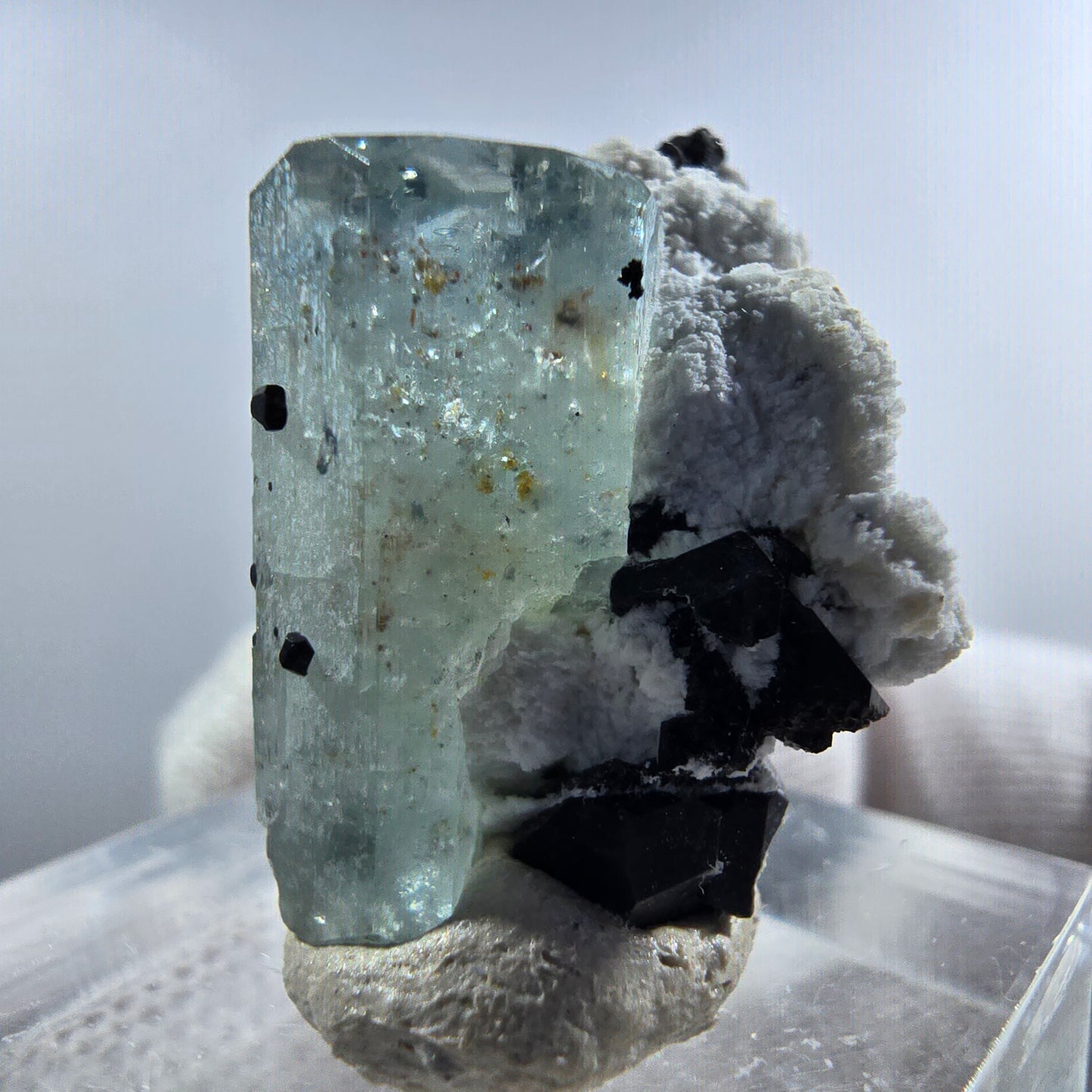 Aigue-marine de Setlene, tourmaline de Schörl, stade orthose Erongo, Namibie 24*23*17 mm