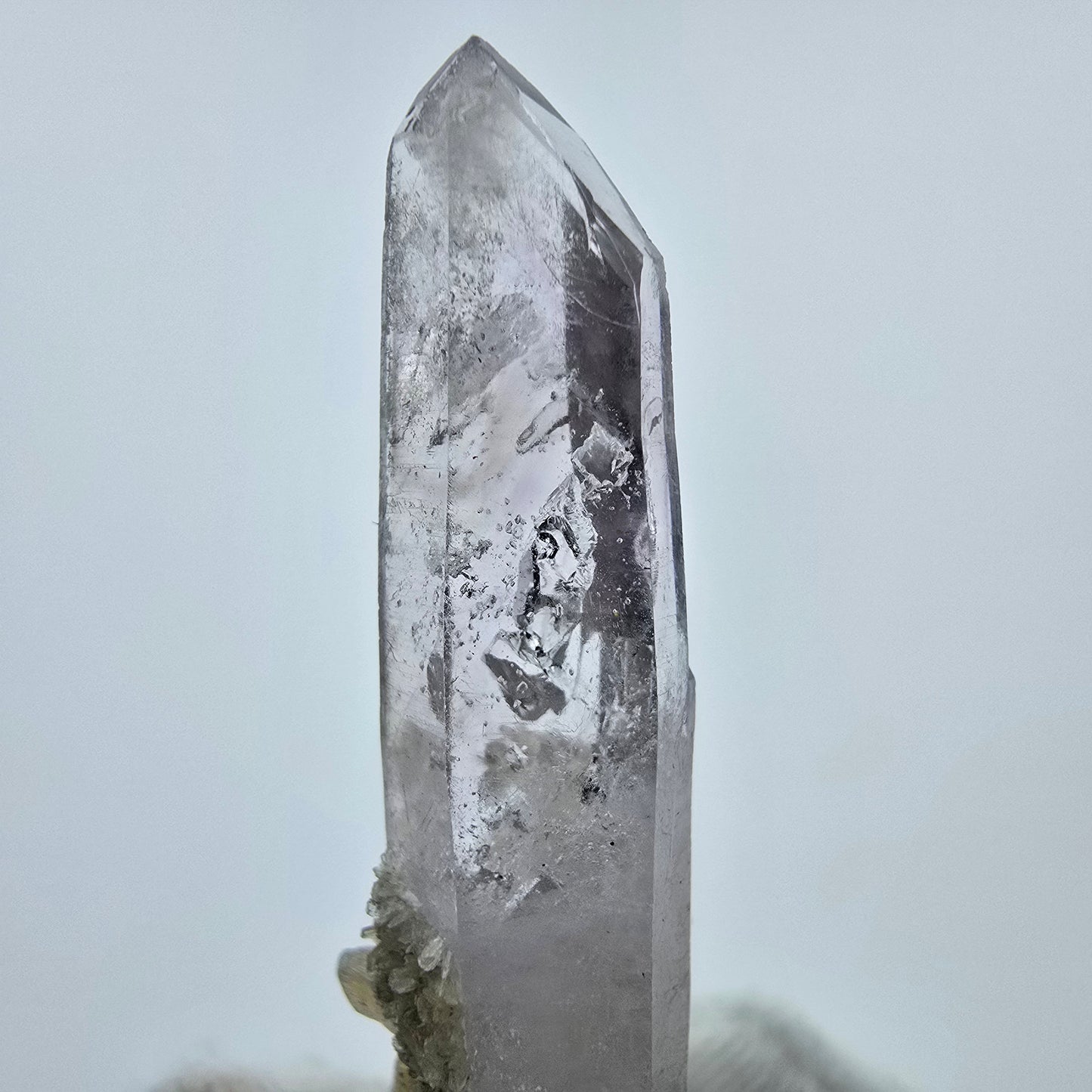 Phantom Amethyst Kristall mit Stilbit Goboboseb, Namibia 45*12*11mm Sammlung