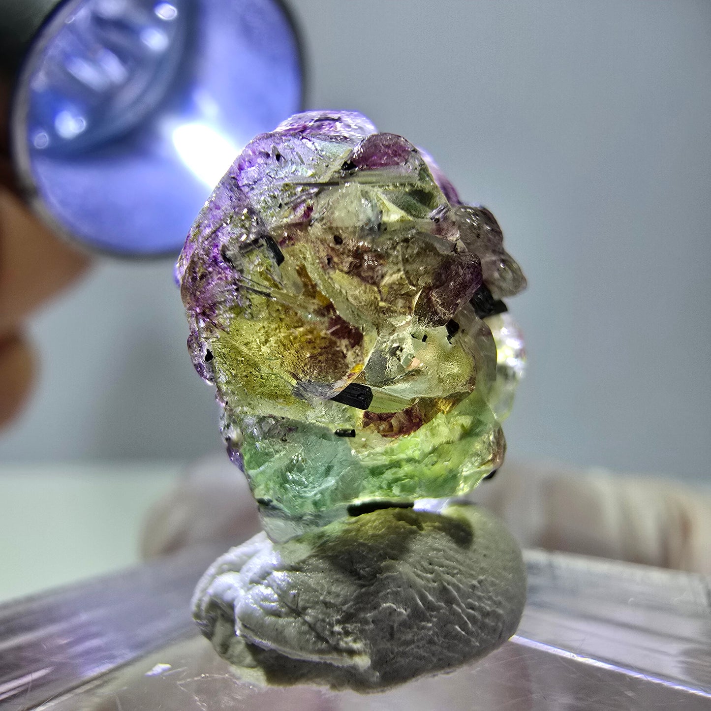 Fluorite fantôme colorée, Spécimen de tourmaline muscovite Schorl, Erongo, Namibie, 15 x 14 x 13 mm