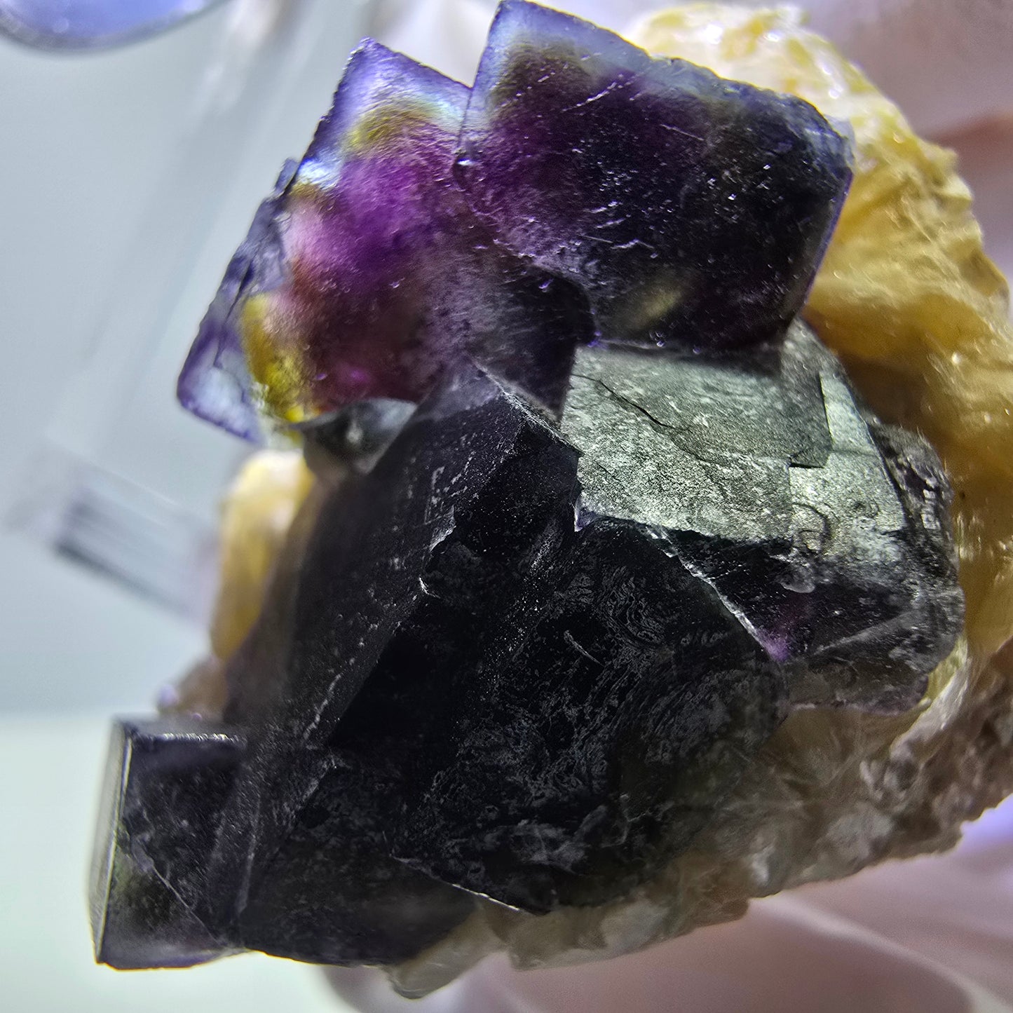 Cubes de fluorite fantôme colorés, spécimen de muscovite, Erongo, Namibie, 32 x 27 x 13 mm