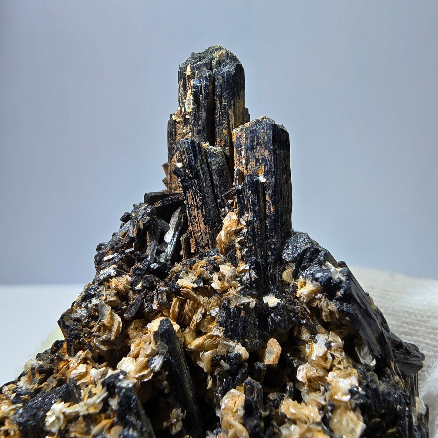 Spécimen rare de tourmaline muscovite Schorl, Erongo, Namibie, 87 x 55 x 35 mm