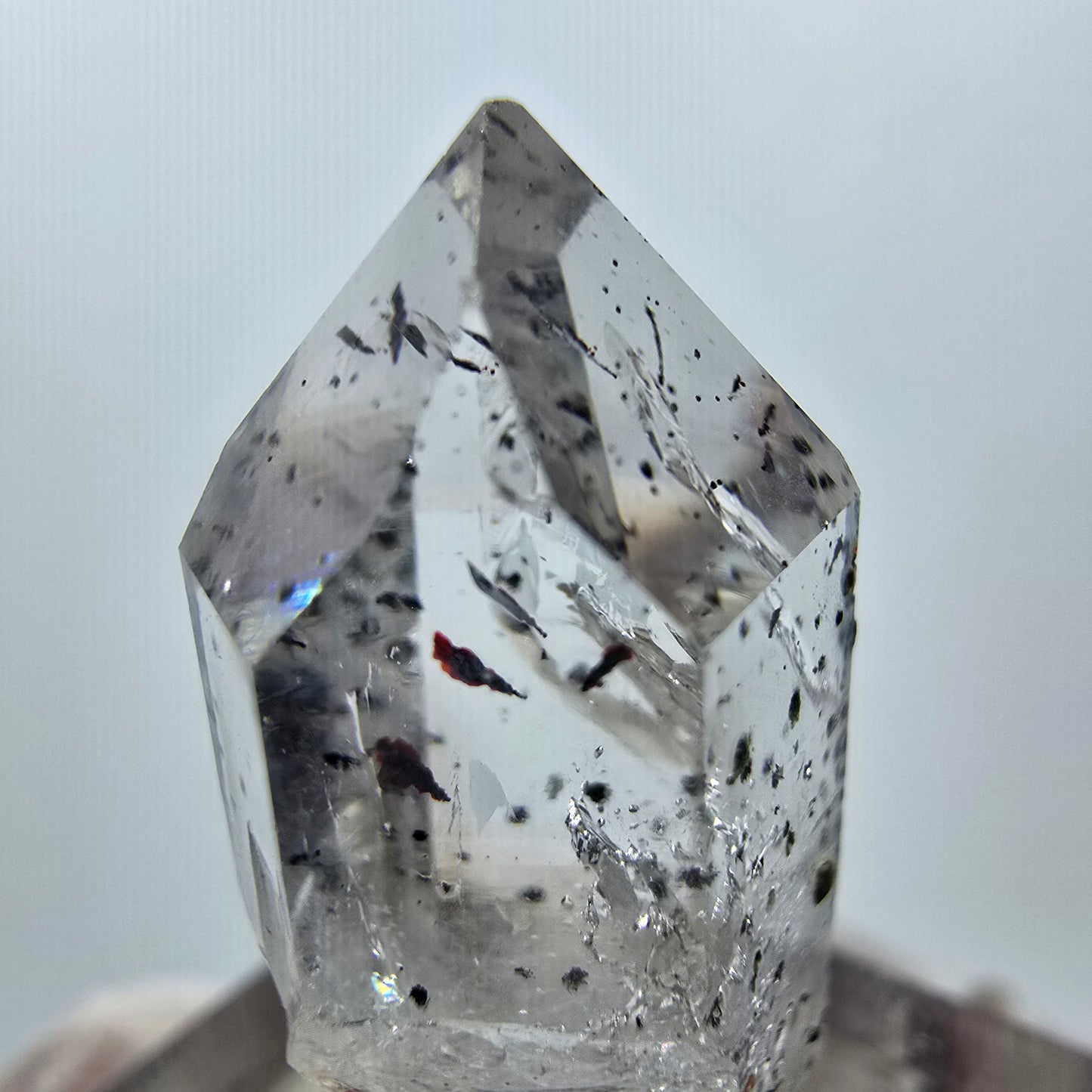 Quartz clair Harlequin Point Streep Mine, Goboboseb, Namibie 28 x 13 x 12 mm