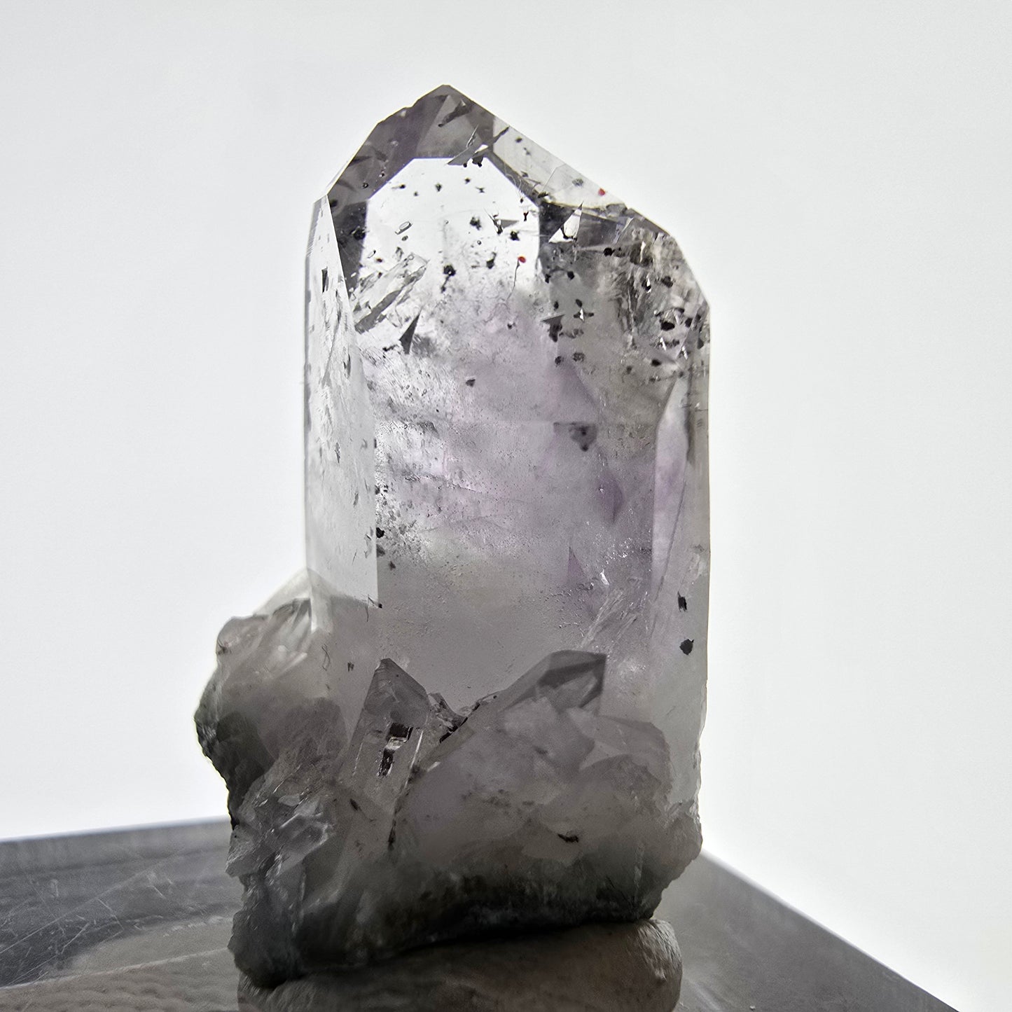 Améthyste fantôme Harlequin sur la mine Matrix Streep, Goboboseb, Namibie 28 x 17 x 14 mm