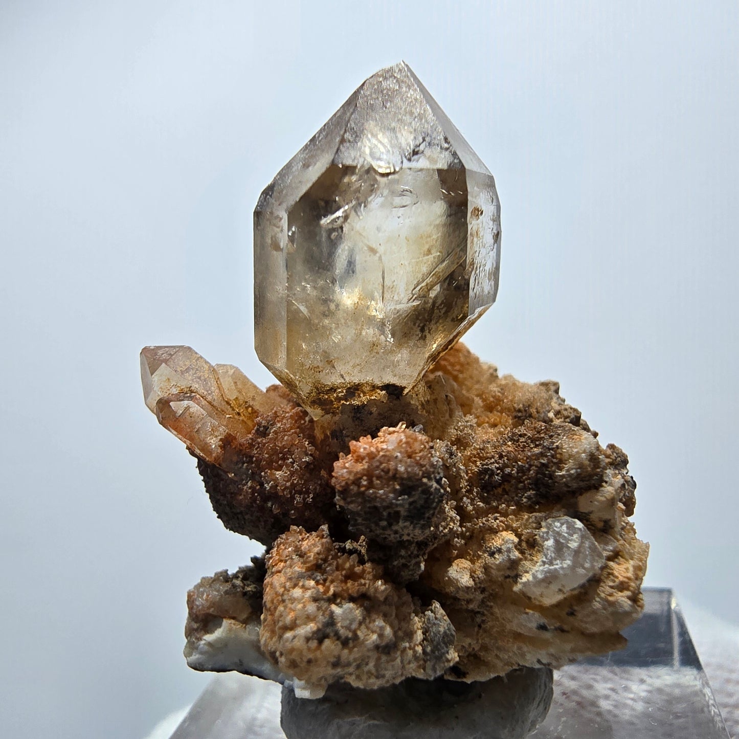 Amas de quartz fumé fantôme transparent, Goboboseb, Namibie, 33 x 25 x 24 mm