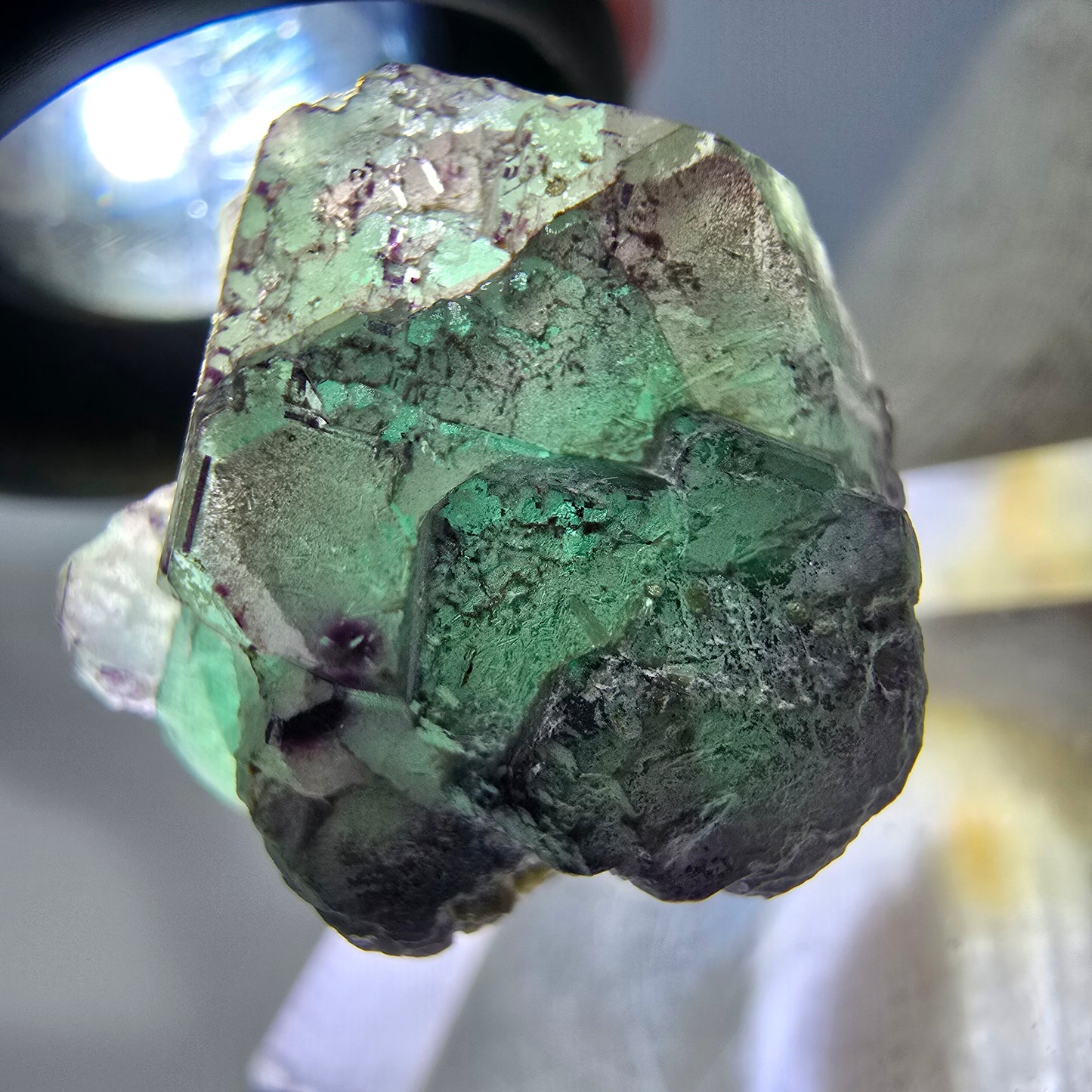 Cube de fluorite fantôme zonal, spécimen de muscovite, Erongo, Namibie, 24 x 20 x 19 mm