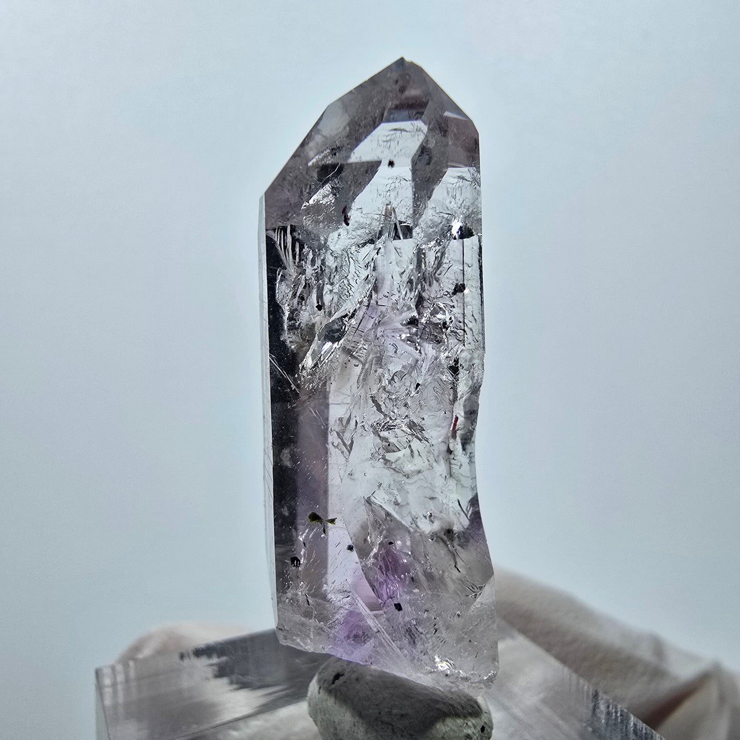 Améthyste fantôme, mine d'hématite Point Streep, Goboboseb, Namibie, 38 x 12 x 11 mm