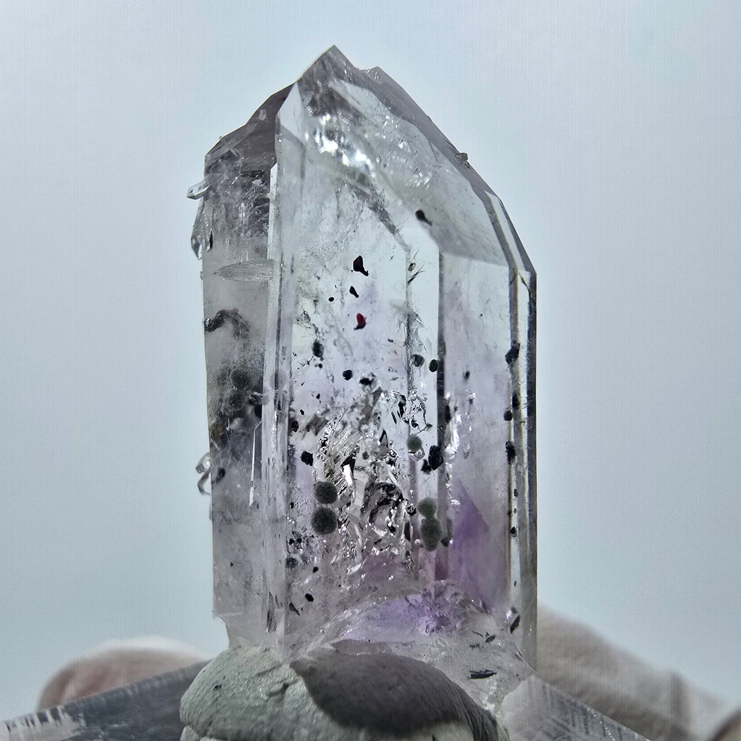 Améthyste fantôme, mine d'hématite Point Streep, Goboboseb, Namibie, 33 x 16 x 13 mm