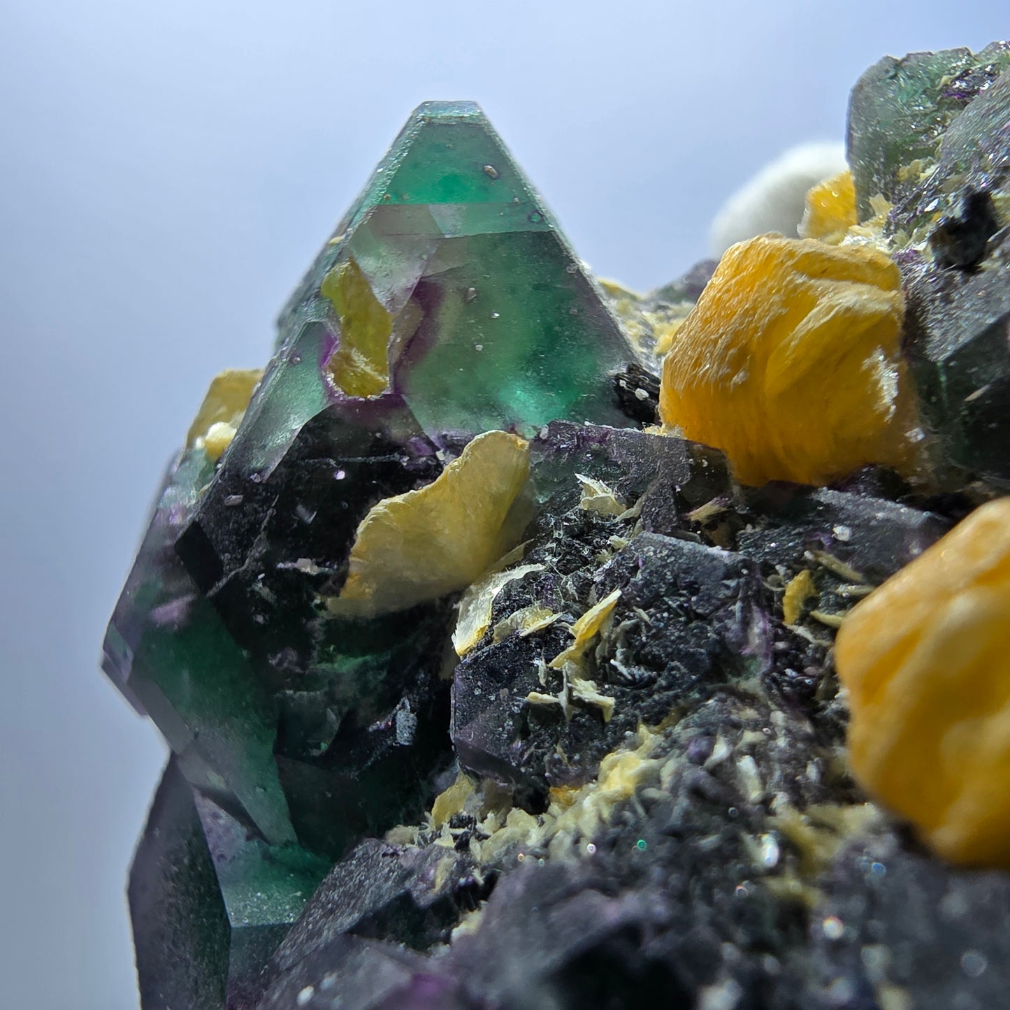 Fluorite fantôme hexagonale, hyalite, tourmaline Schörl, muscovite Erongo, Namibie 93*73*42mm