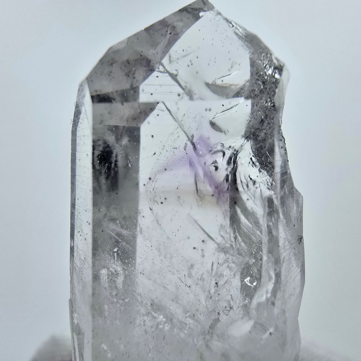Phantom Amethyst Kristall mit Hämatit Streep Mine Goboboseb Namibia 40*19*15mm