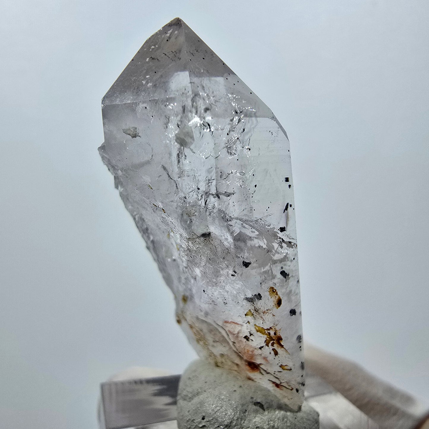 Quartz clair Harlequin Point Streep Mine, Goboboseb, Namibie 43 x 17 x 15 mm