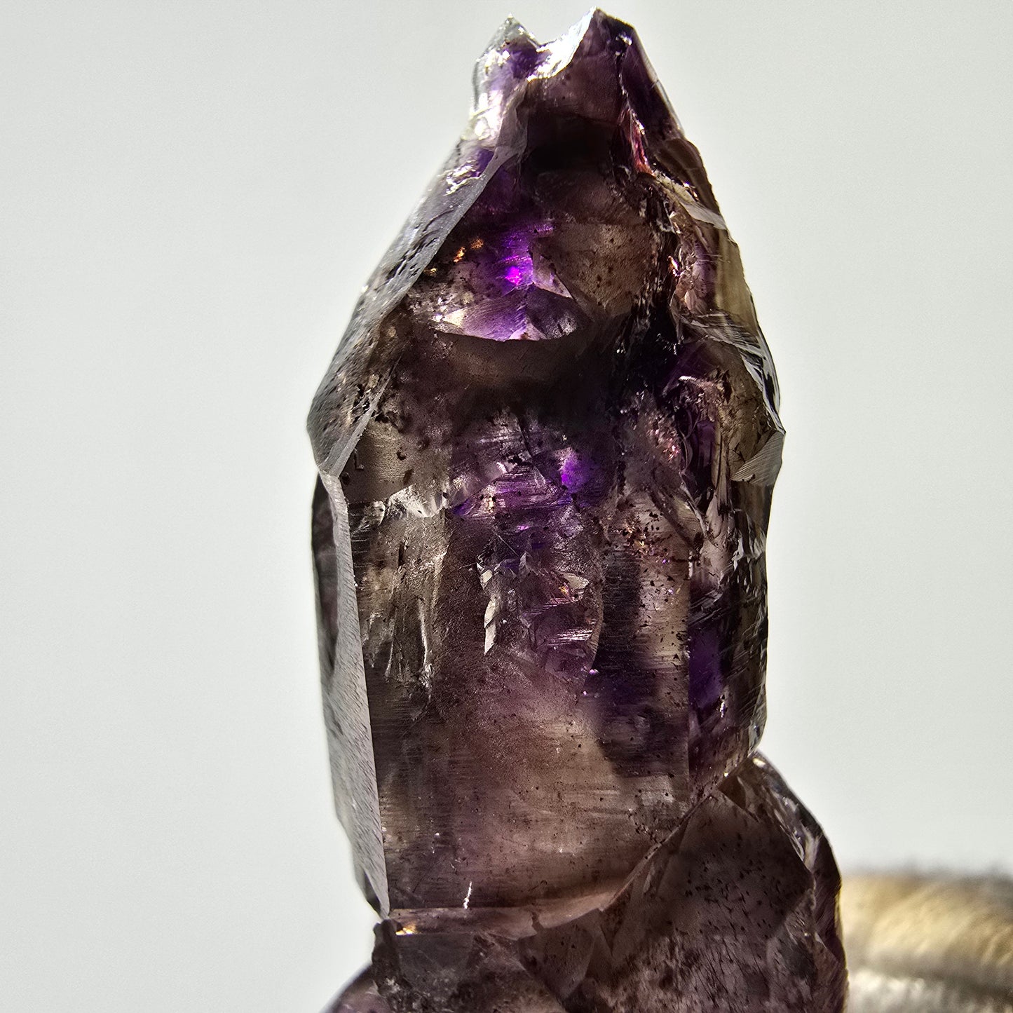 Améthyste fantôme rare, sceptre DT, amas Brandberg, Namibie, 49 x 21 x 14 mm