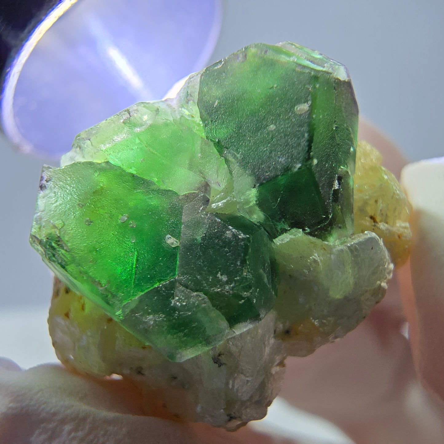 Cube hexagonal de fluorite fantôme, spécimen de muscovite, Erongo, Namibie, 24 x 20 x 19 mm