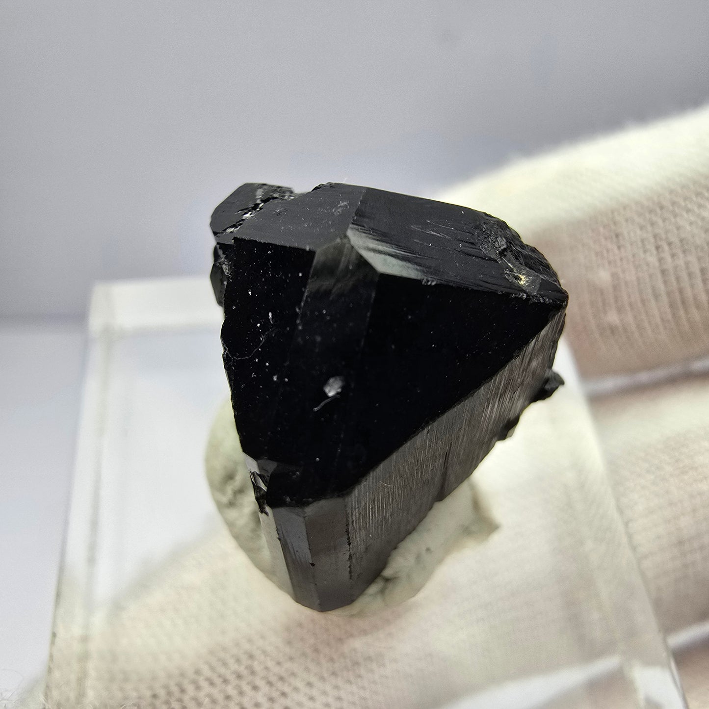 Symmetrischer Schörl Turmalin schwarz glänzend Erongo, Namibia 17*16*15mm