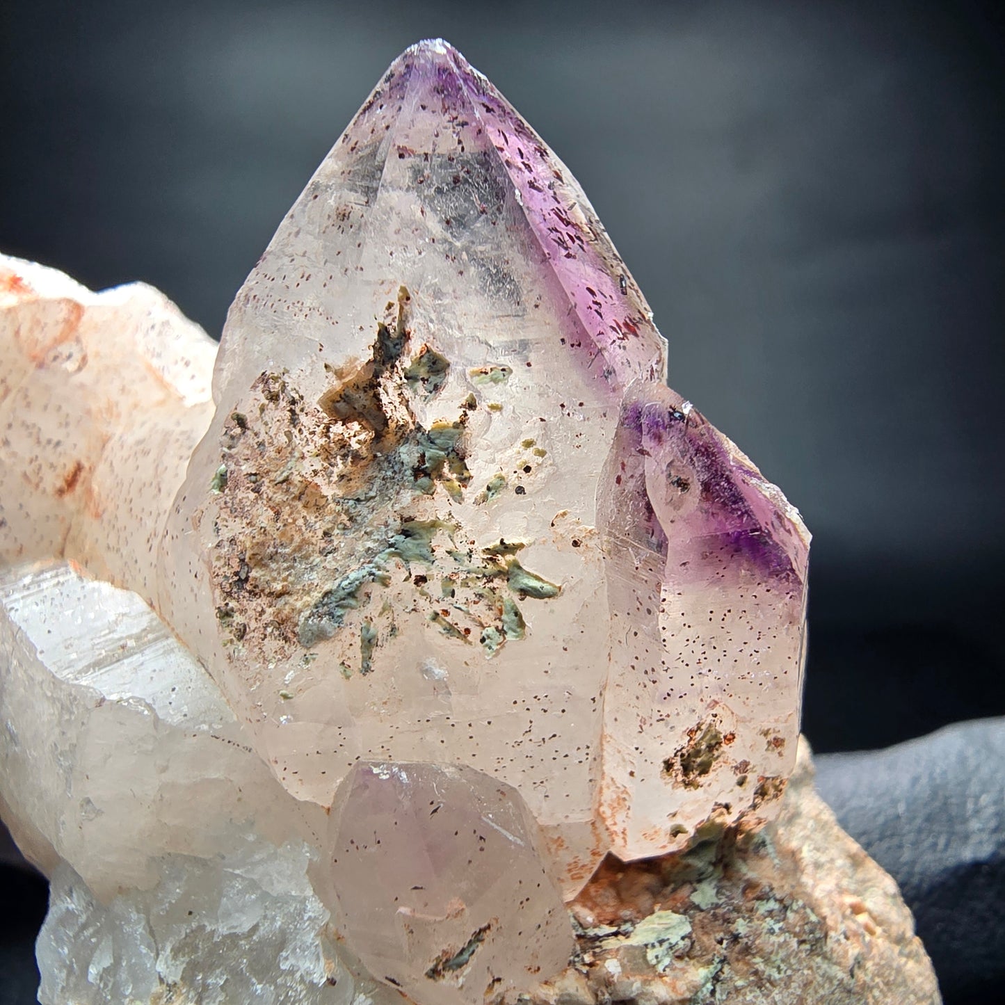 Klare Phantom Amethyst Stufe lila weiß Brandberg, Namibia 67*50*42mm Sammlung