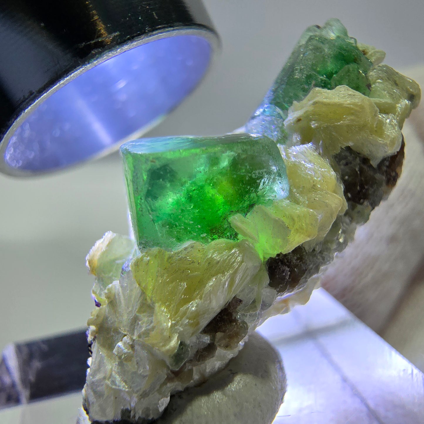 Cube de fluorite fantôme, spécimen de tourmaline scholle muscovite, Erongo, Namibie, 30 x 16 x 15 mm