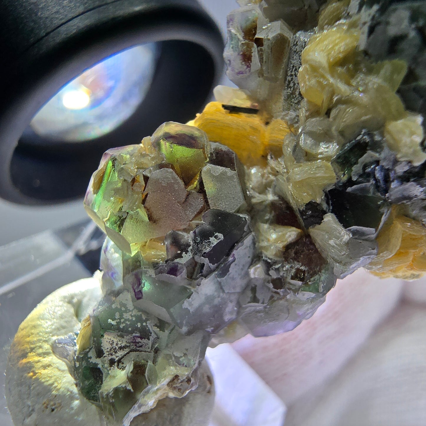 Cube de fluorite fantôme zonal, tourmaline muscovite Schörl hyalite Erongo, Namibie 39 x 24 x 12 mm