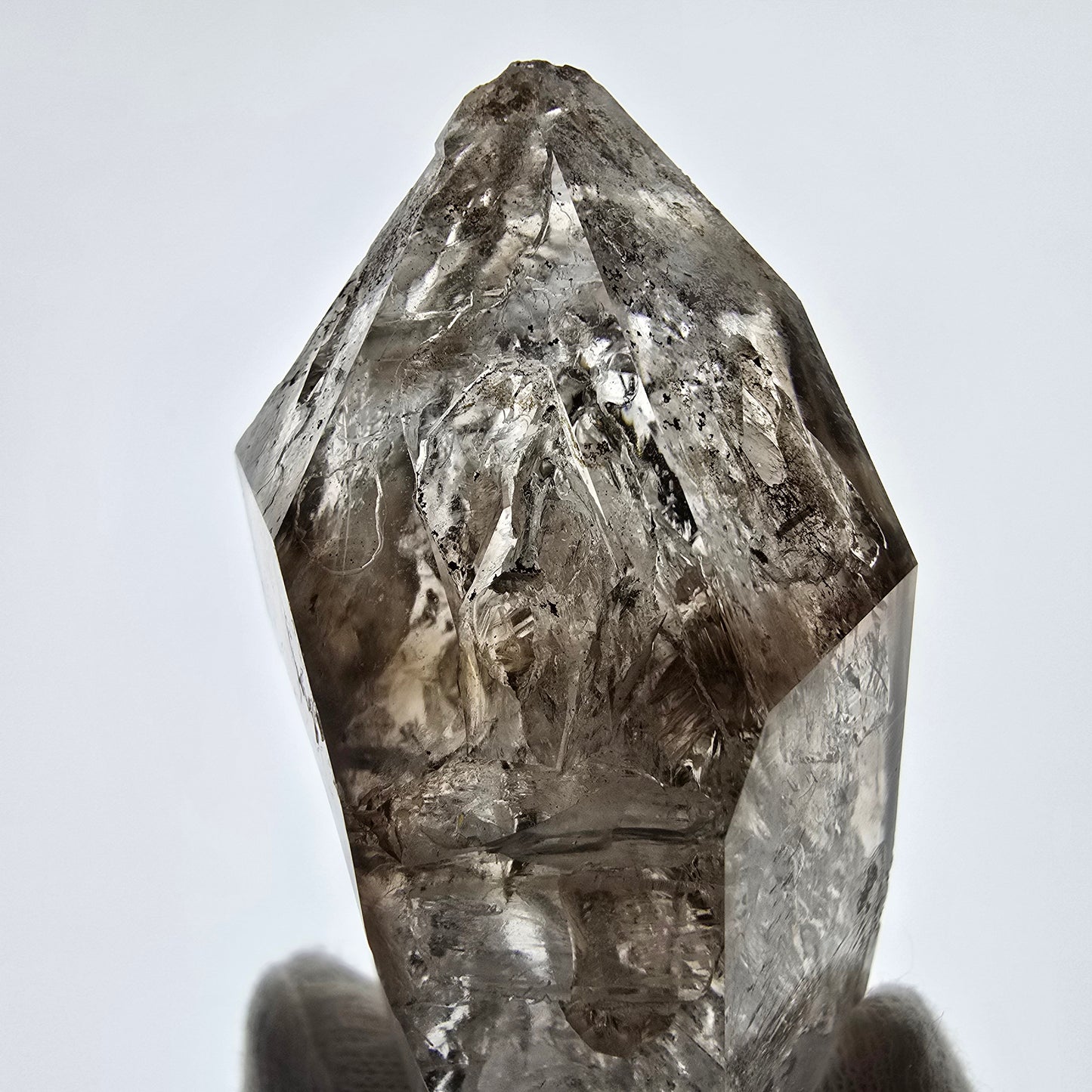 Sceptre fantôme squelette en quartz fumé DT, poche Saint-Valentin en calcite UV, Namibie 89 x 47 x 32 mm