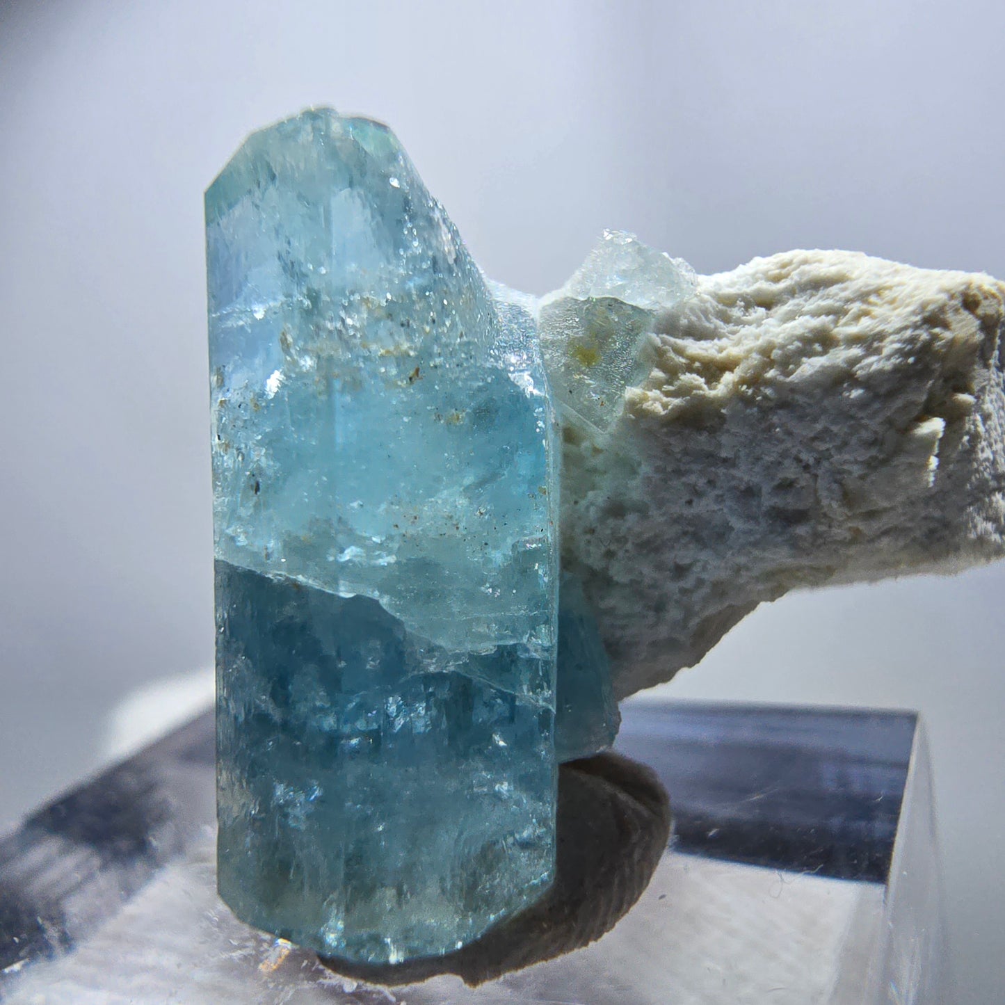 Seltener Aquamarin X mit Orthoklas Erongo, Namibia 29*18*16mm