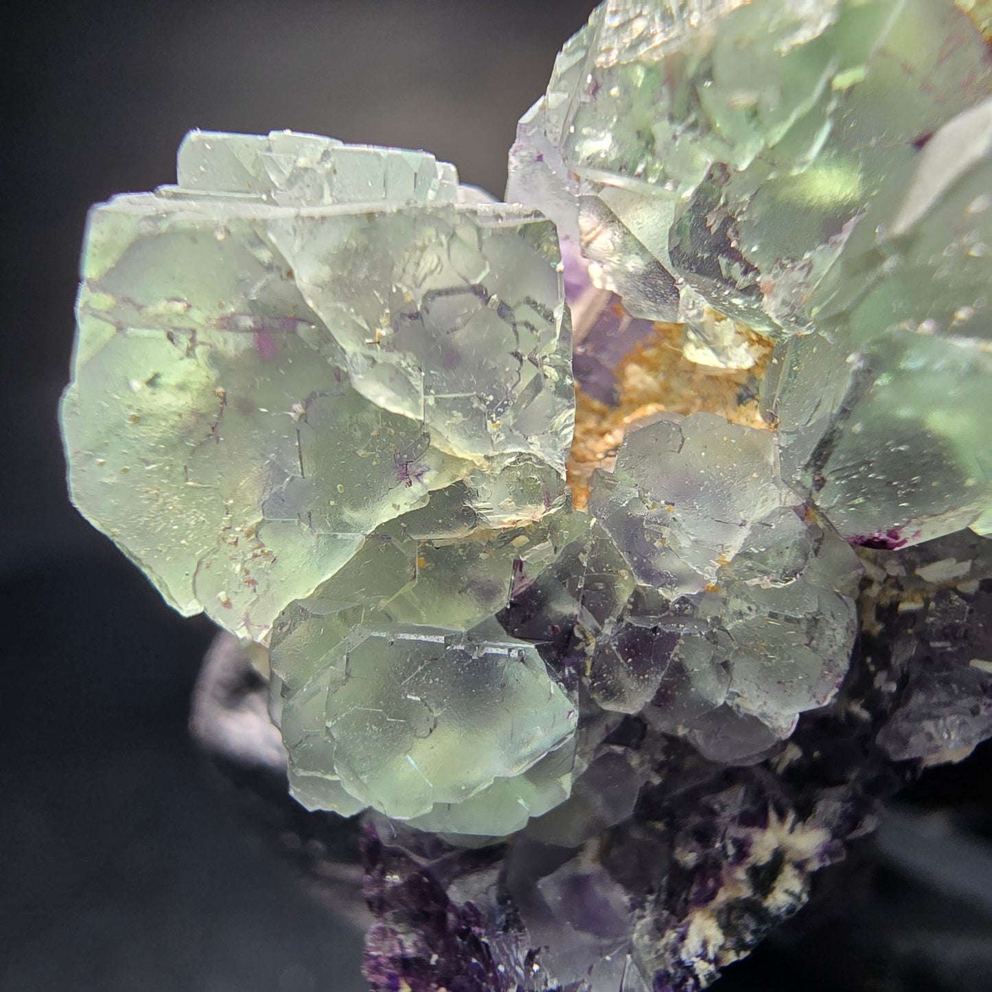 Klare zonare Fluorit Würfel auf Schörl Turmalin Stufe Erongo, Namibia 51*41*26mm