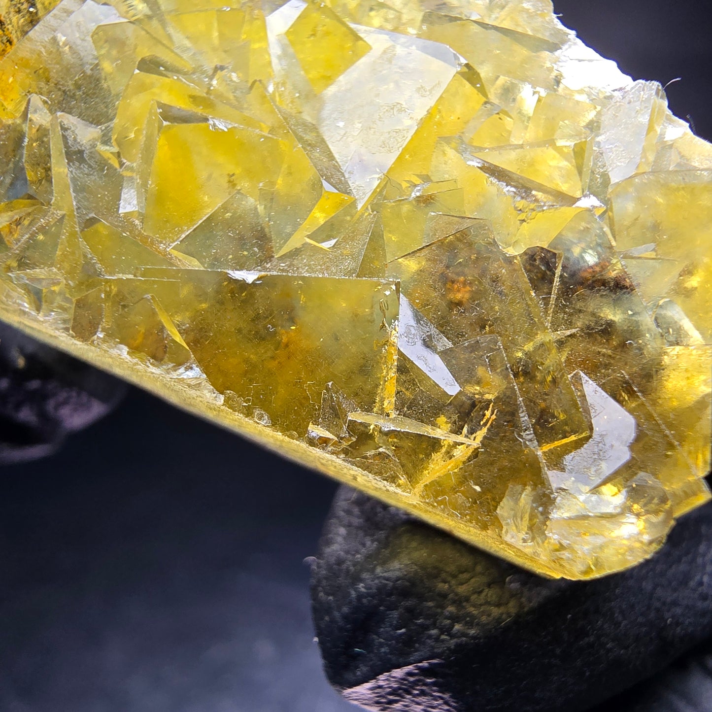 Klare Honey Pocket Phantom Fluorit Würfel Stufe gelb Okorusu Namibia 43*32*10mm