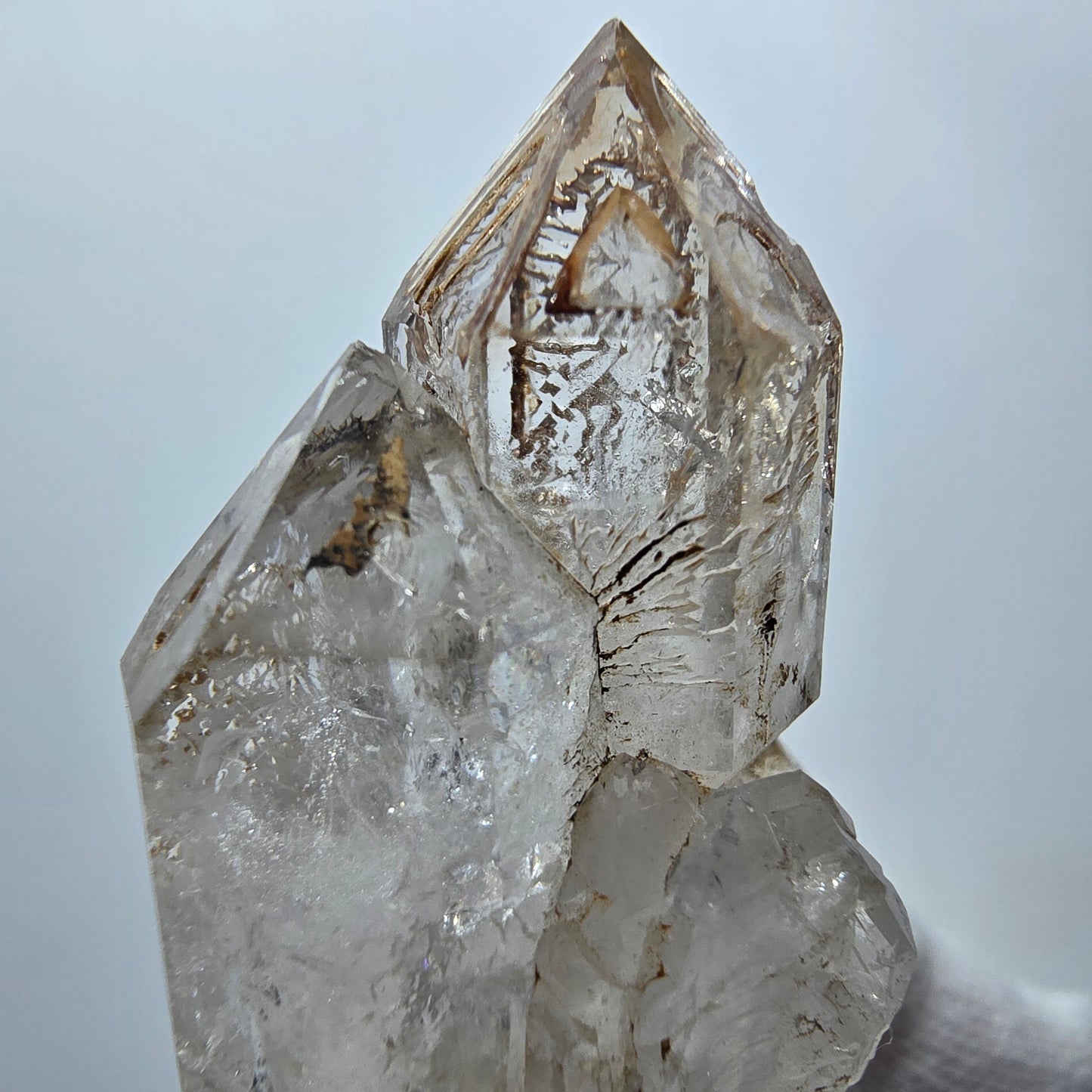 Amas de sceptres en quartz fumé fantôme transparent, Goboboseb, Namibie, 50 x 28 x 17 mm