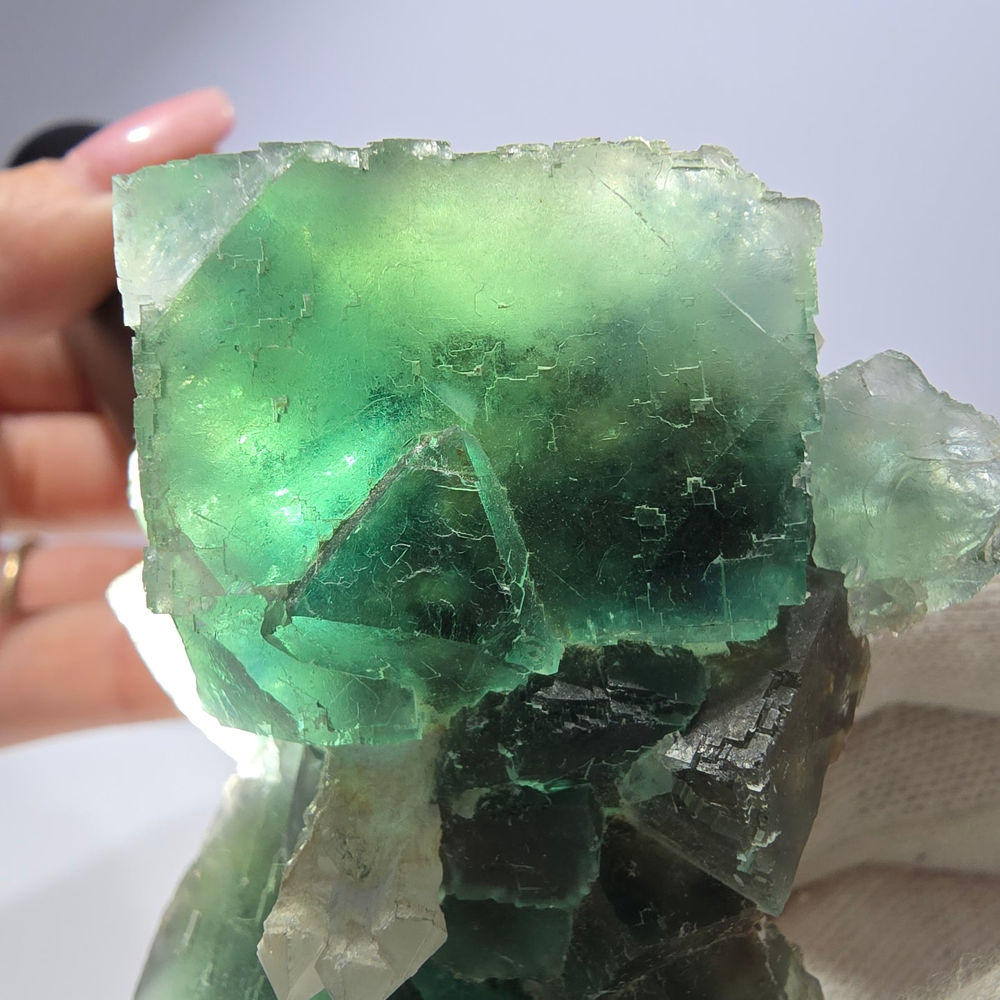 Cube de fluorite fantôme, marches en quartz parquetées Okorusu Namibie 61 x 49 x 36 mm