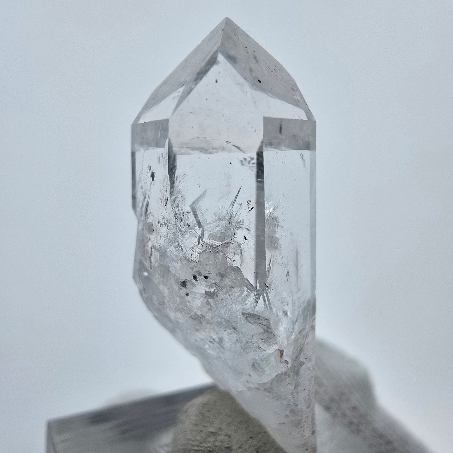 Klare Lemurian Phantom Quarz Spitze Streep Mine, Goboboseb, Namibia 39*16*11mm