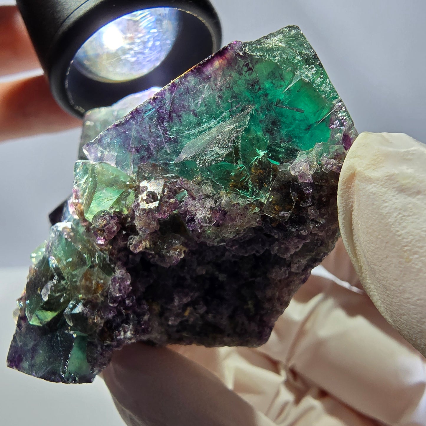 Spécimen de cube de fluorite fantôme, parqueté vert violet Okorusu, Namibie 56*43*28 mm