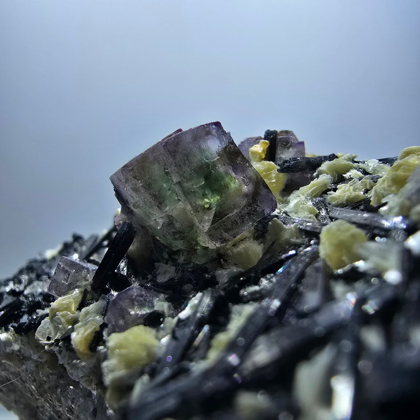 Bunte Phantom Fluorit, Schörl Turmalin, Muskovit Stufe Erongo Namibia 96*46*50mm