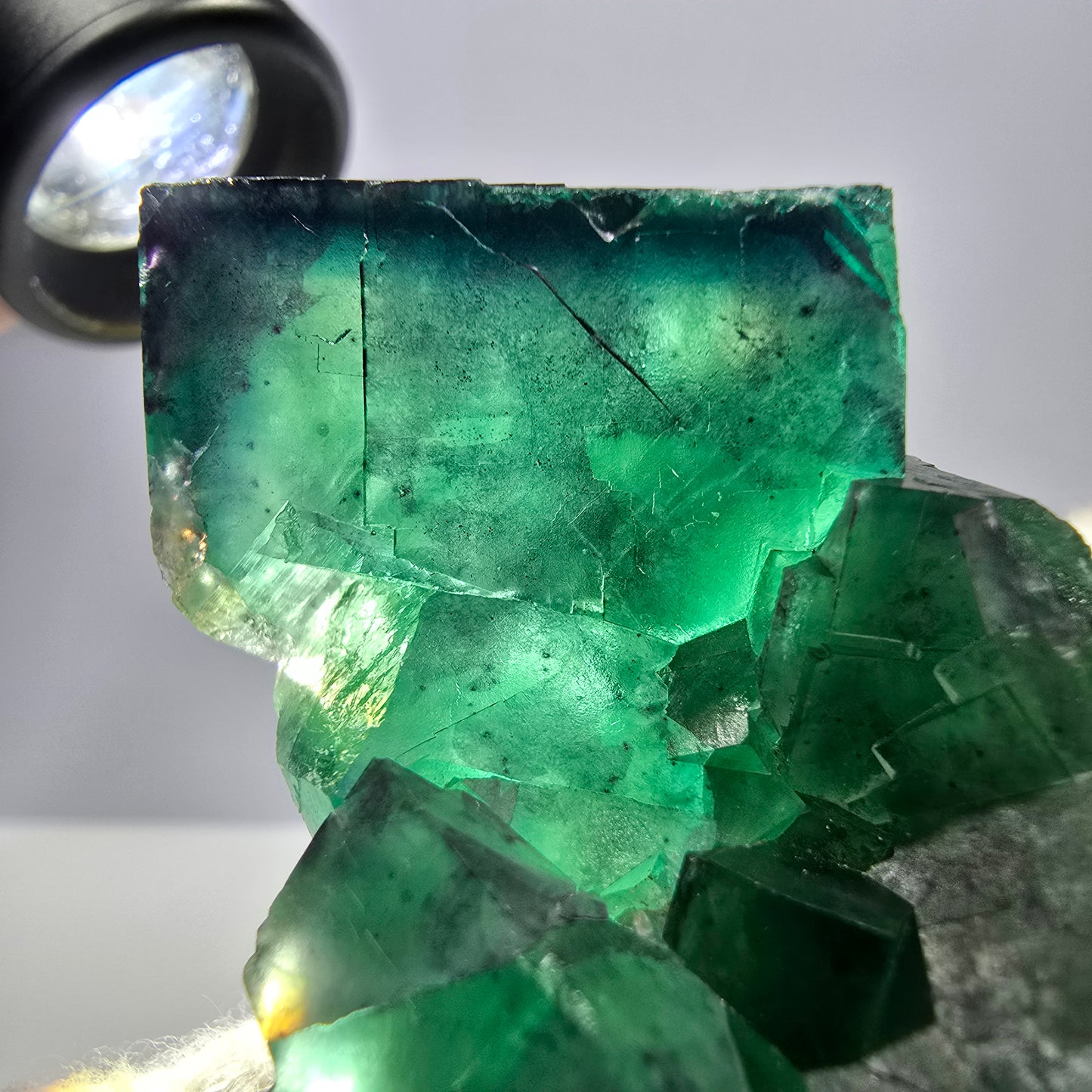Spécimen de cube de fluorite fantôme, parqueté, Okorusu zonal, Namibie, 76 x 42 x 29 mm