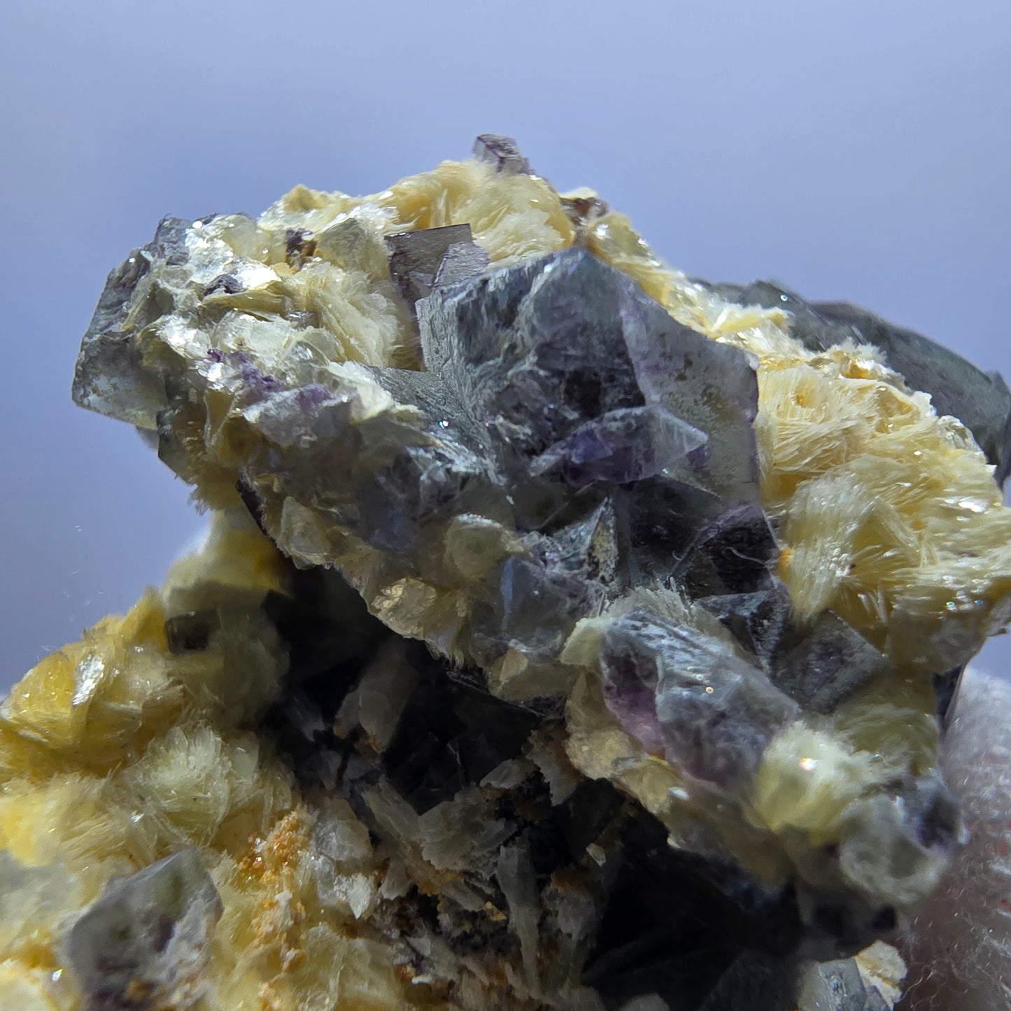 Cubes de fluorite fantôme colorés, spécimen de calcite muscovite UV, Erongo, Namibie, 63 x 52 x 31 mm