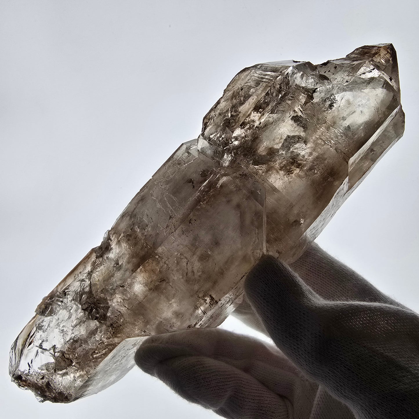 Sceptre fantôme squelette XL en quartz fumé DT, poche Saint-Valentin en calcite UV, Namibie 191 x 60 x 51 mm